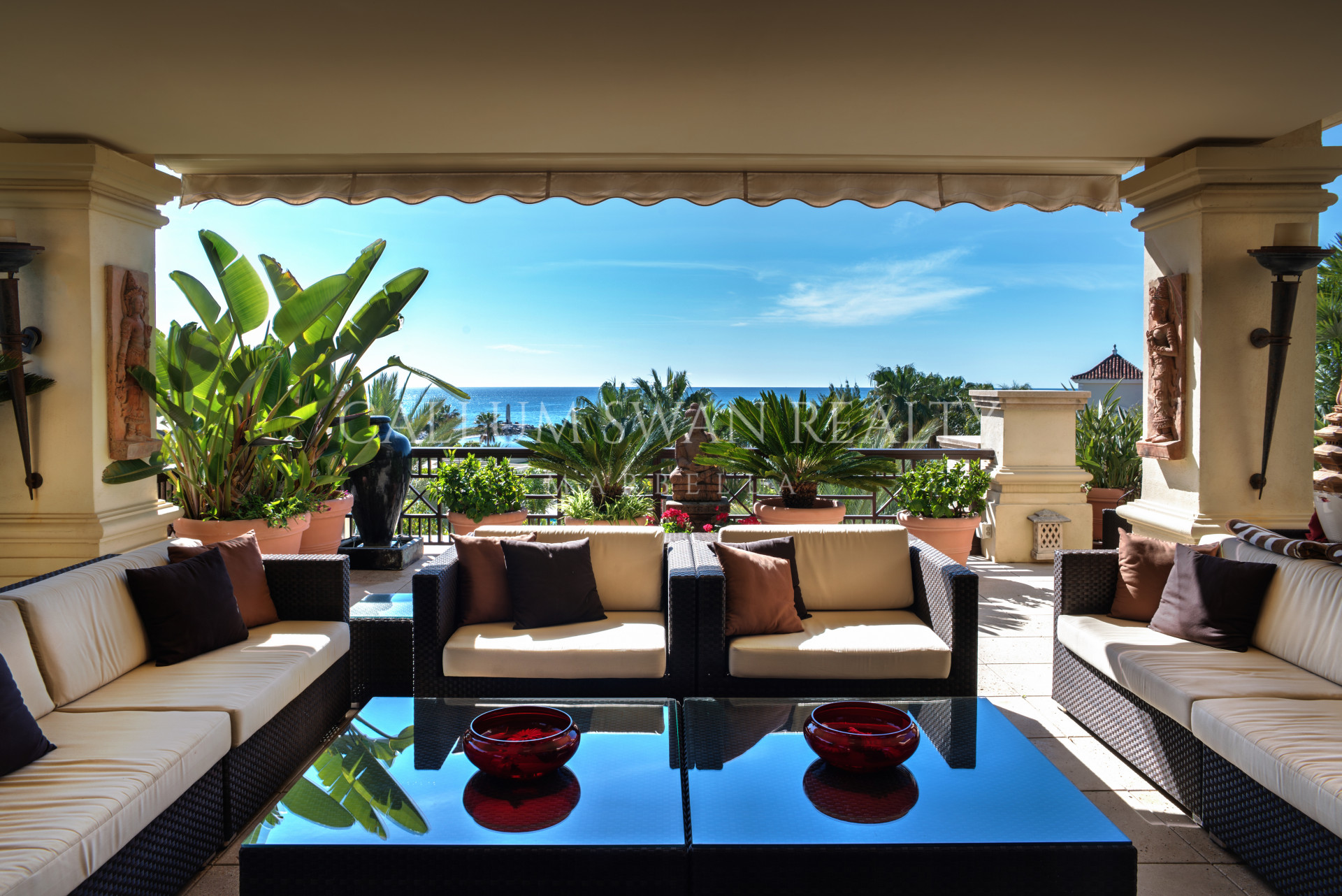 Laguna de Banus frontline beach penthouse