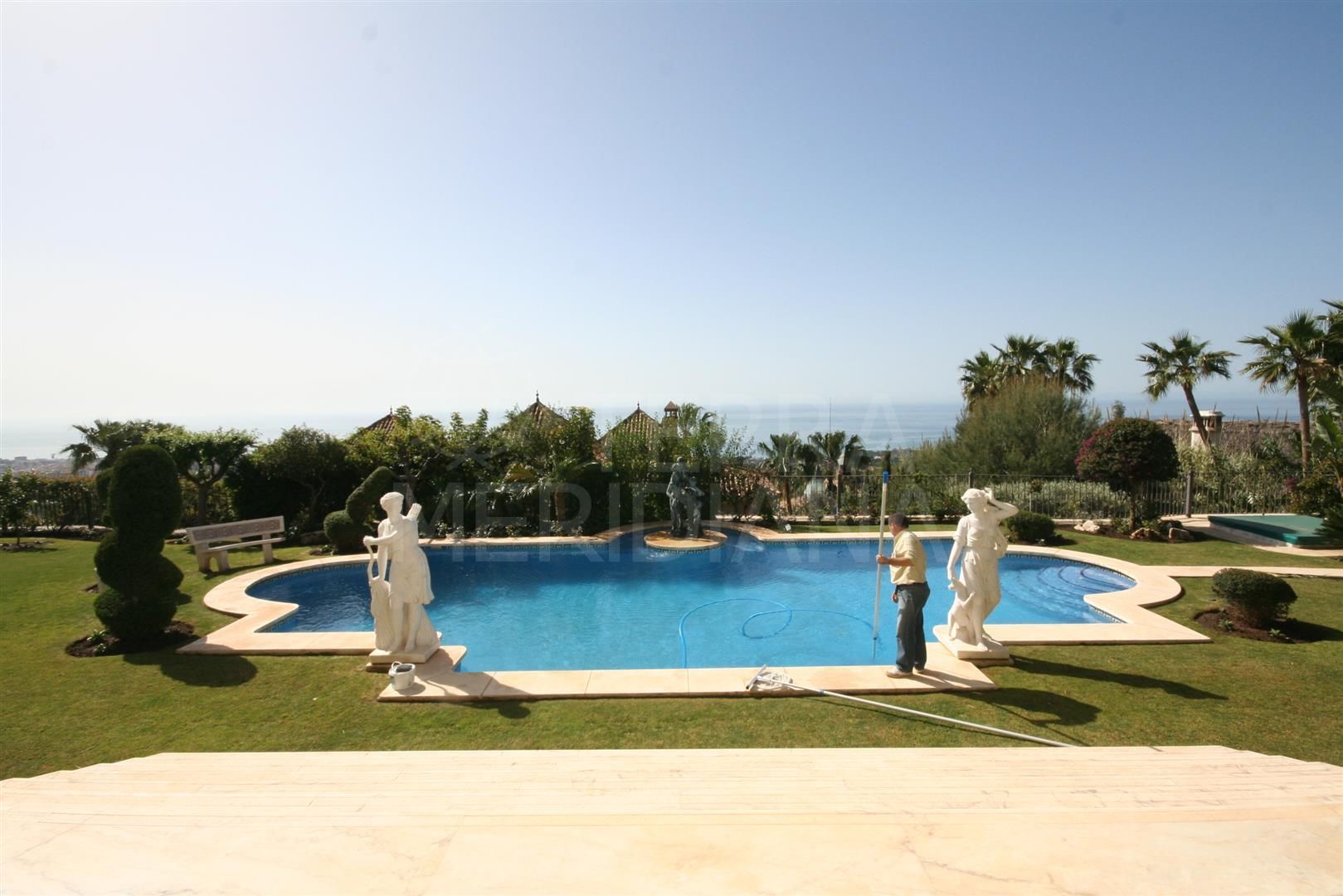 Spacious luxury 5 bedroom villa with imposing views for sale in Sierra Blanca, Marbella Golden Mile