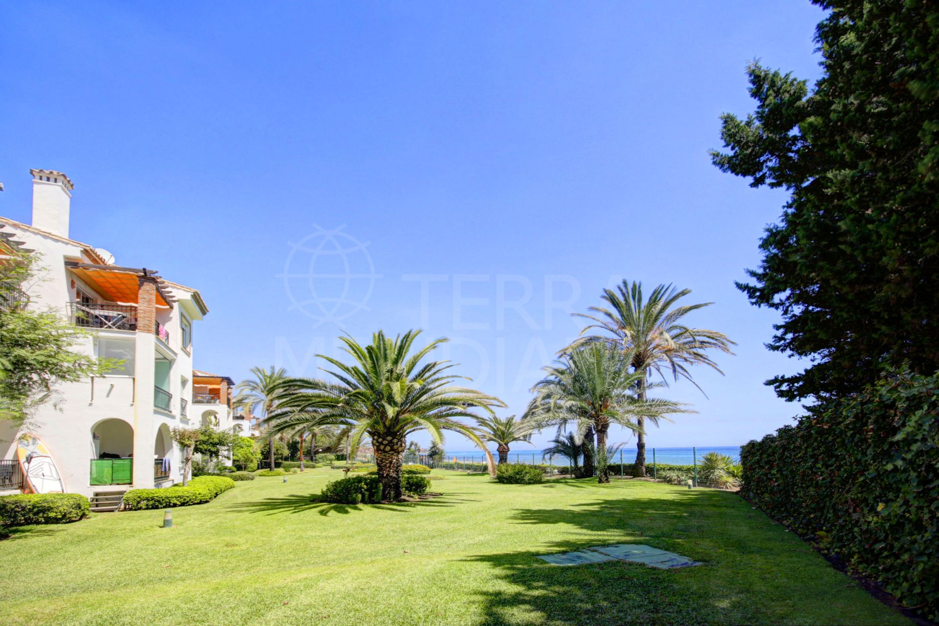 Квартира на нижнем этаже на продажу в Hacienda Beach, Эстепона