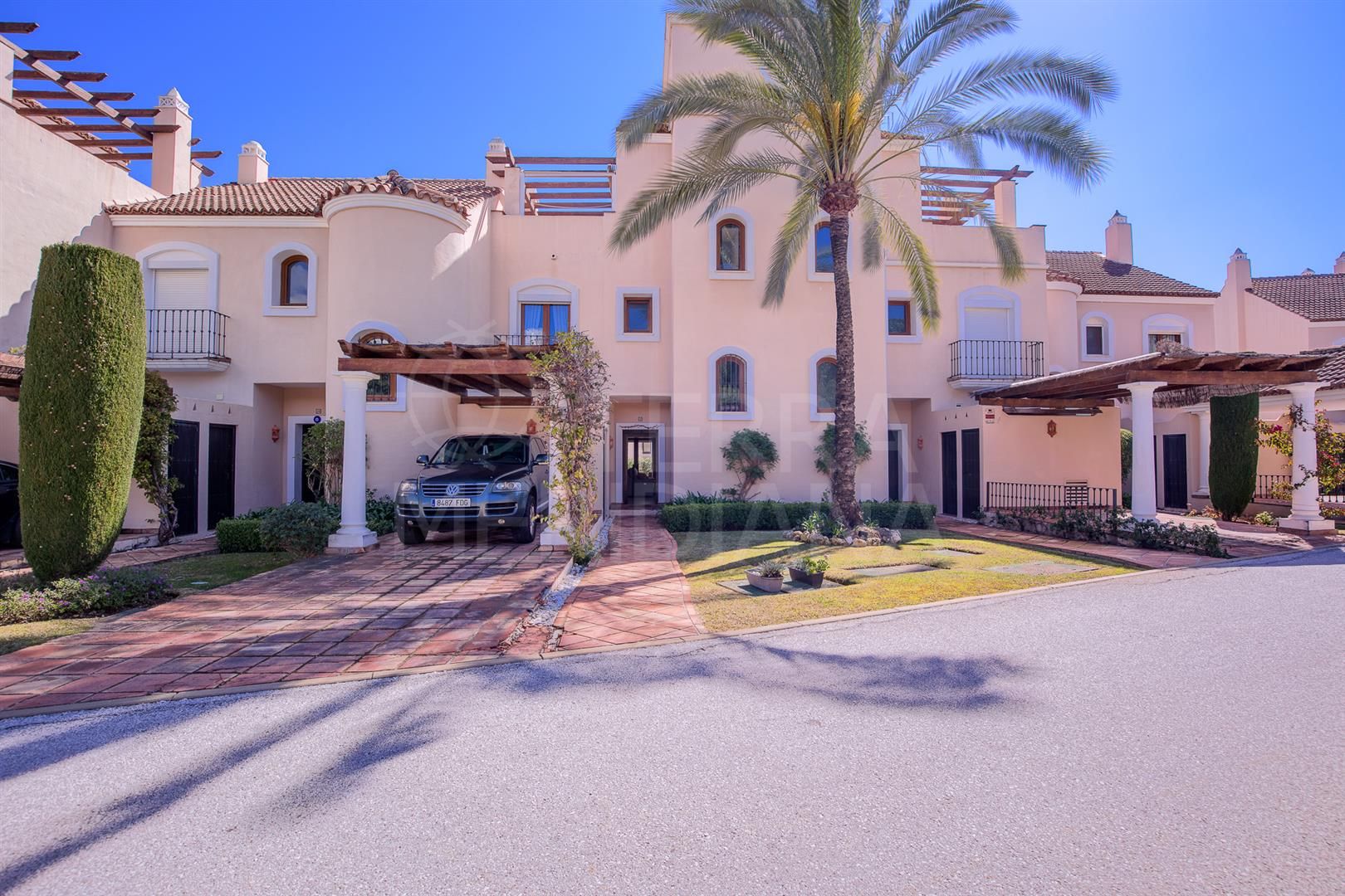 Precioso adosado de 4 dormitorios y vistas al mar en venta en Paraiso Hills