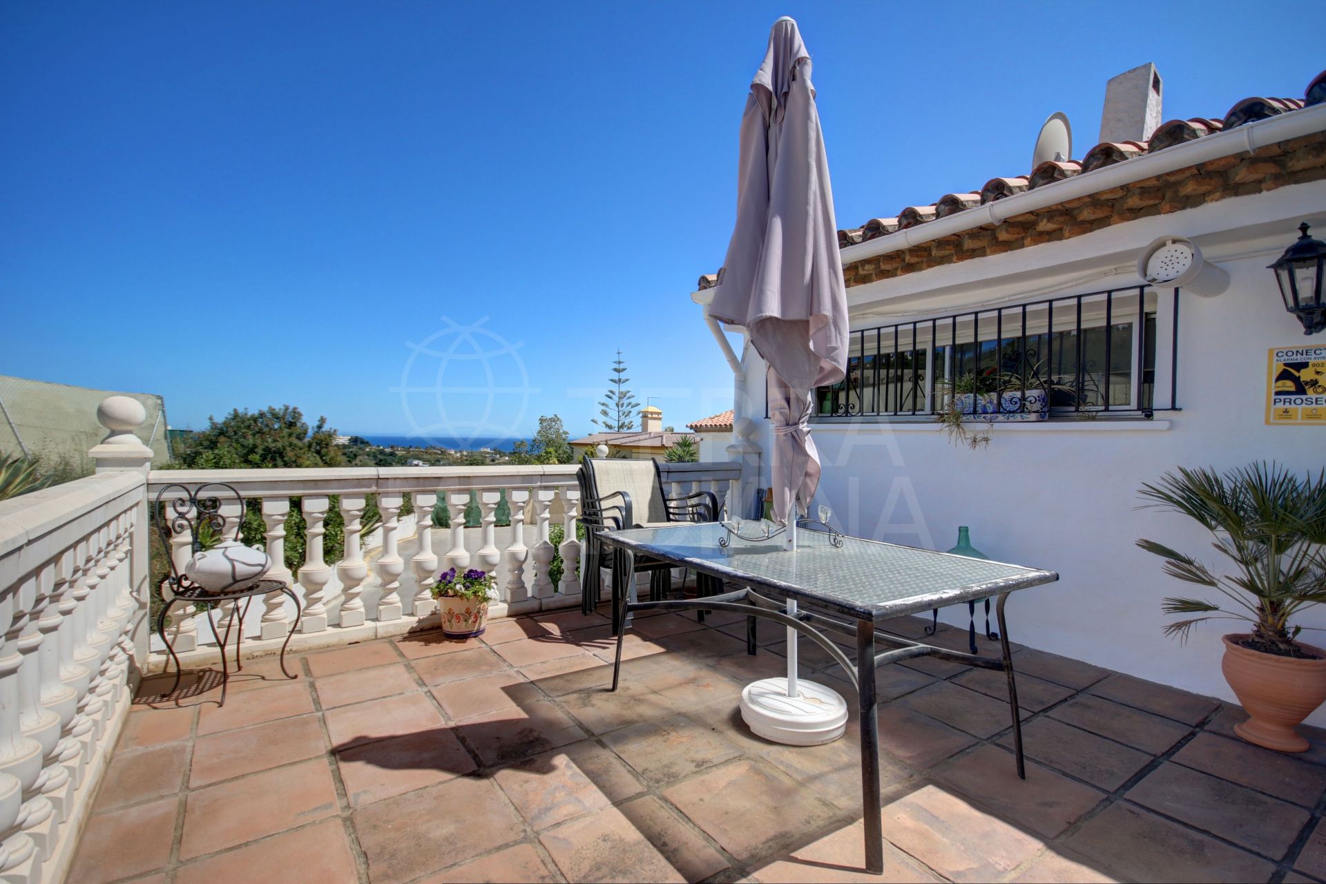 Adosado de 3 dormitorios y vistas al mar en venta en Puerto Romano, Estepona