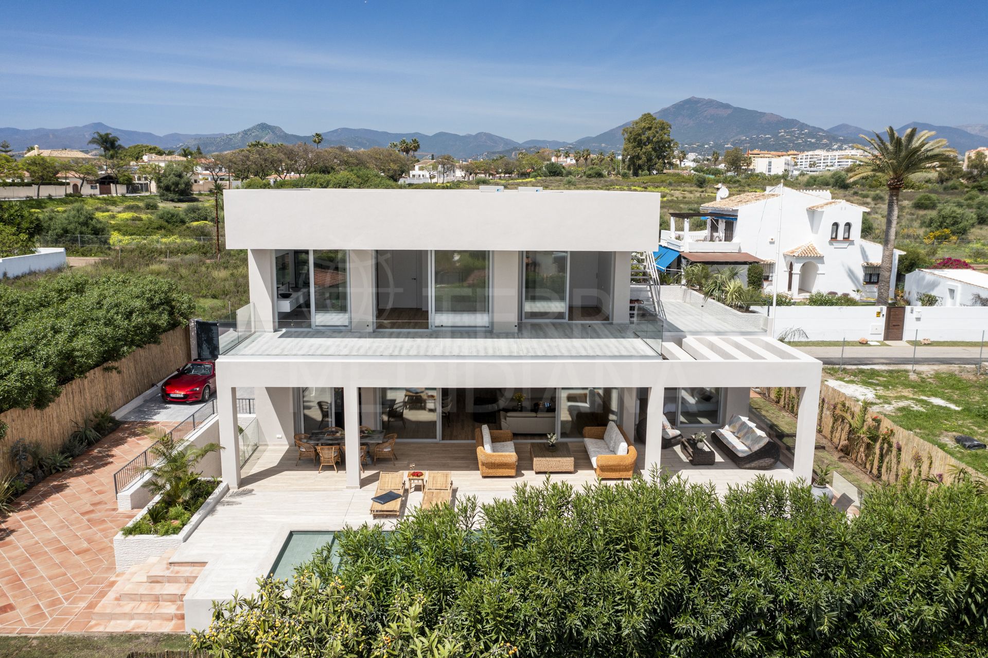 Moderna villa junto a la playa en San Pedro de Alcántara – A poca distancia del mar