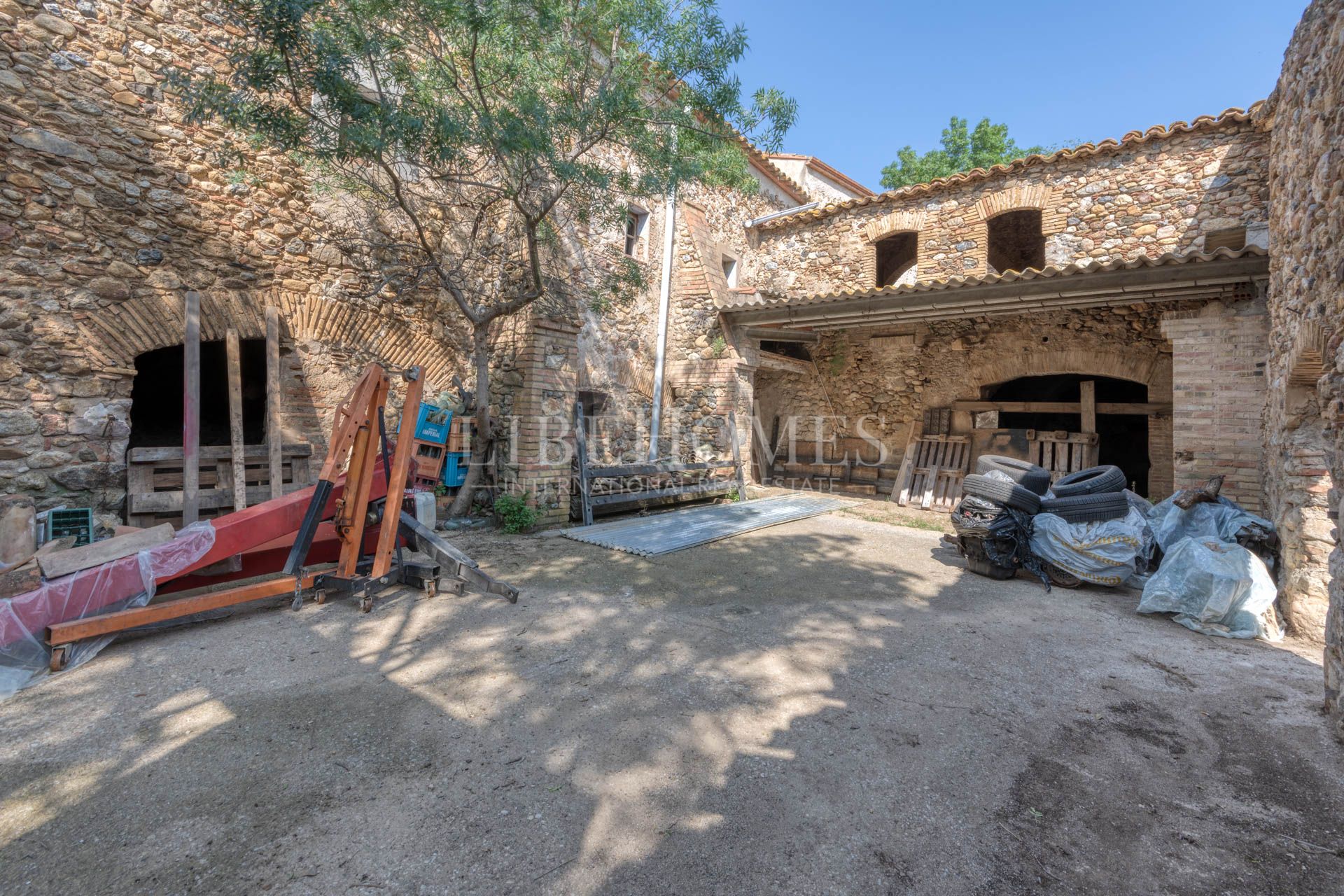 Country house with plot of 2.14 hectares in Peralada, Costa Brava