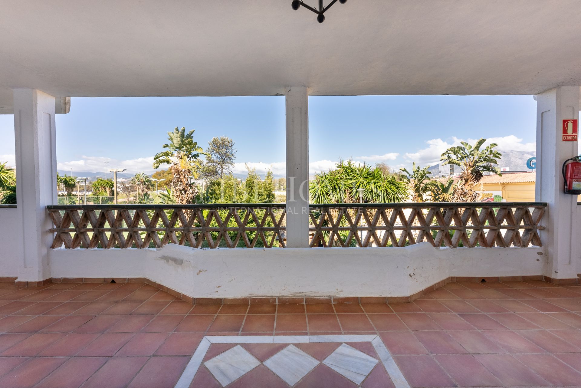 Sea side, south-oriented apartment, steps from the beach, Puerto Banus