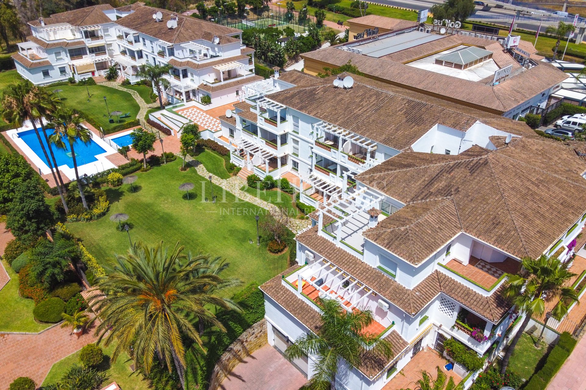 Sea side, south-oriented apartment, steps from the beach, Puerto Banus