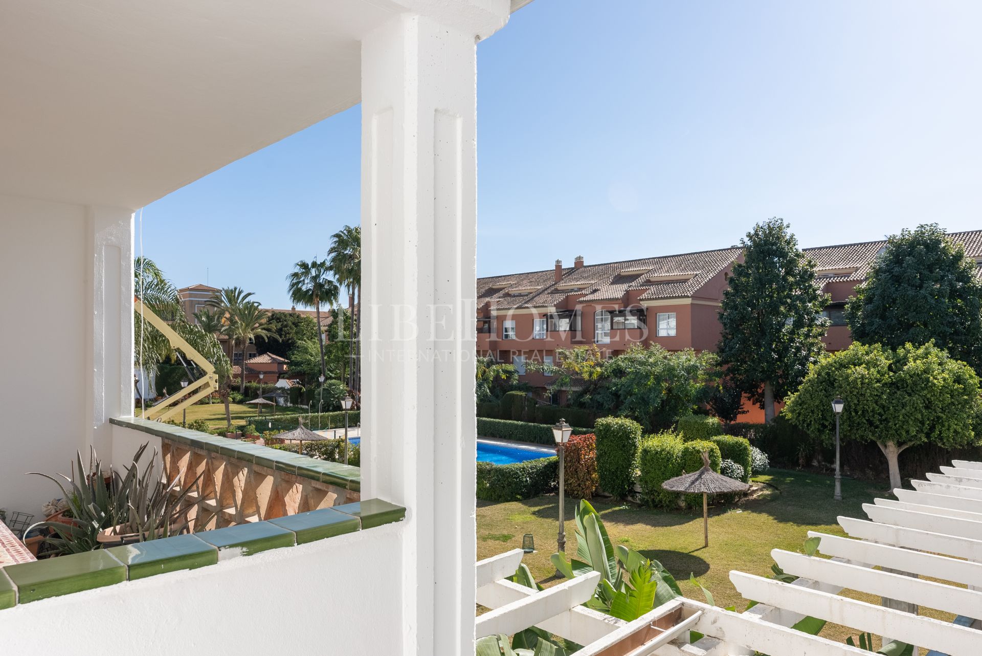 Sea side, south-oriented apartment, steps from the beach, Puerto Banus