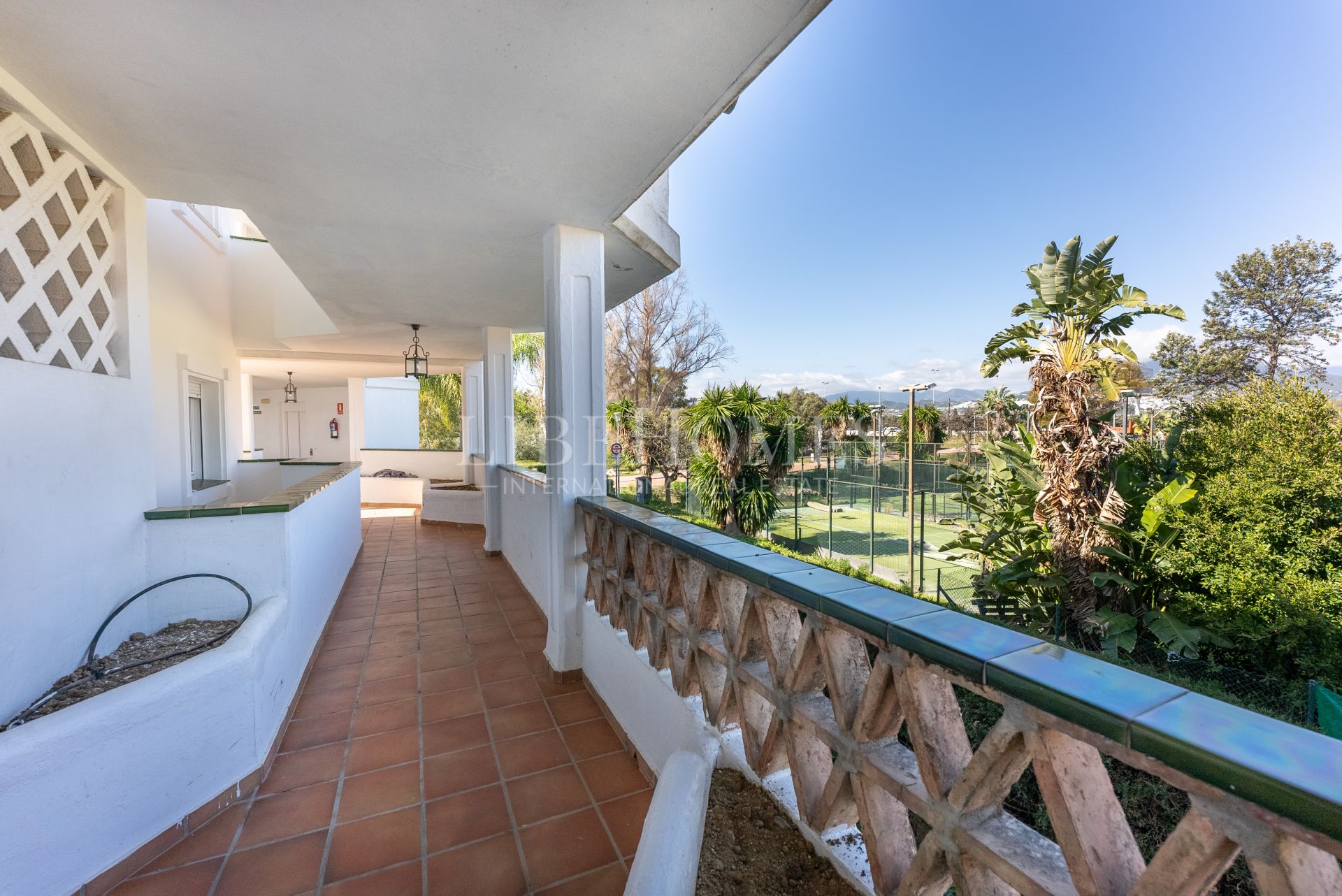 Sea side, south-oriented apartment, steps from the beach, Puerto Banus