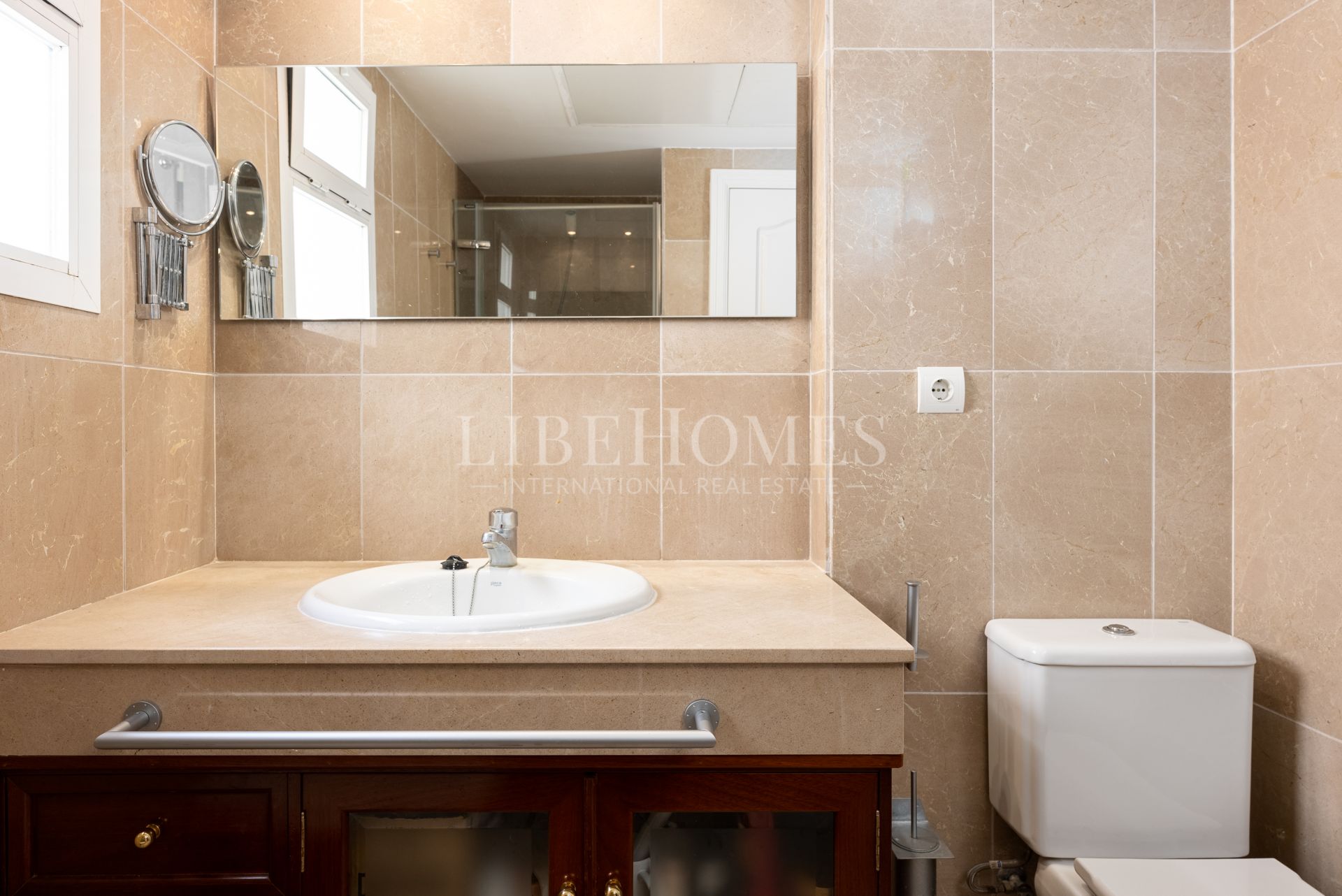 Sea side, south-oriented apartment, steps from the beach, Puerto Banus