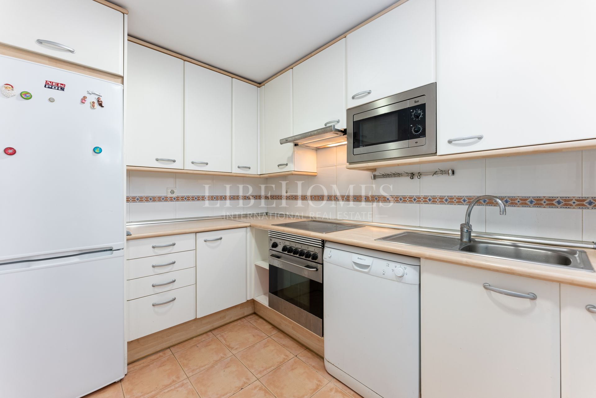 Sea side, south-oriented apartment, steps from the beach, Puerto Banus