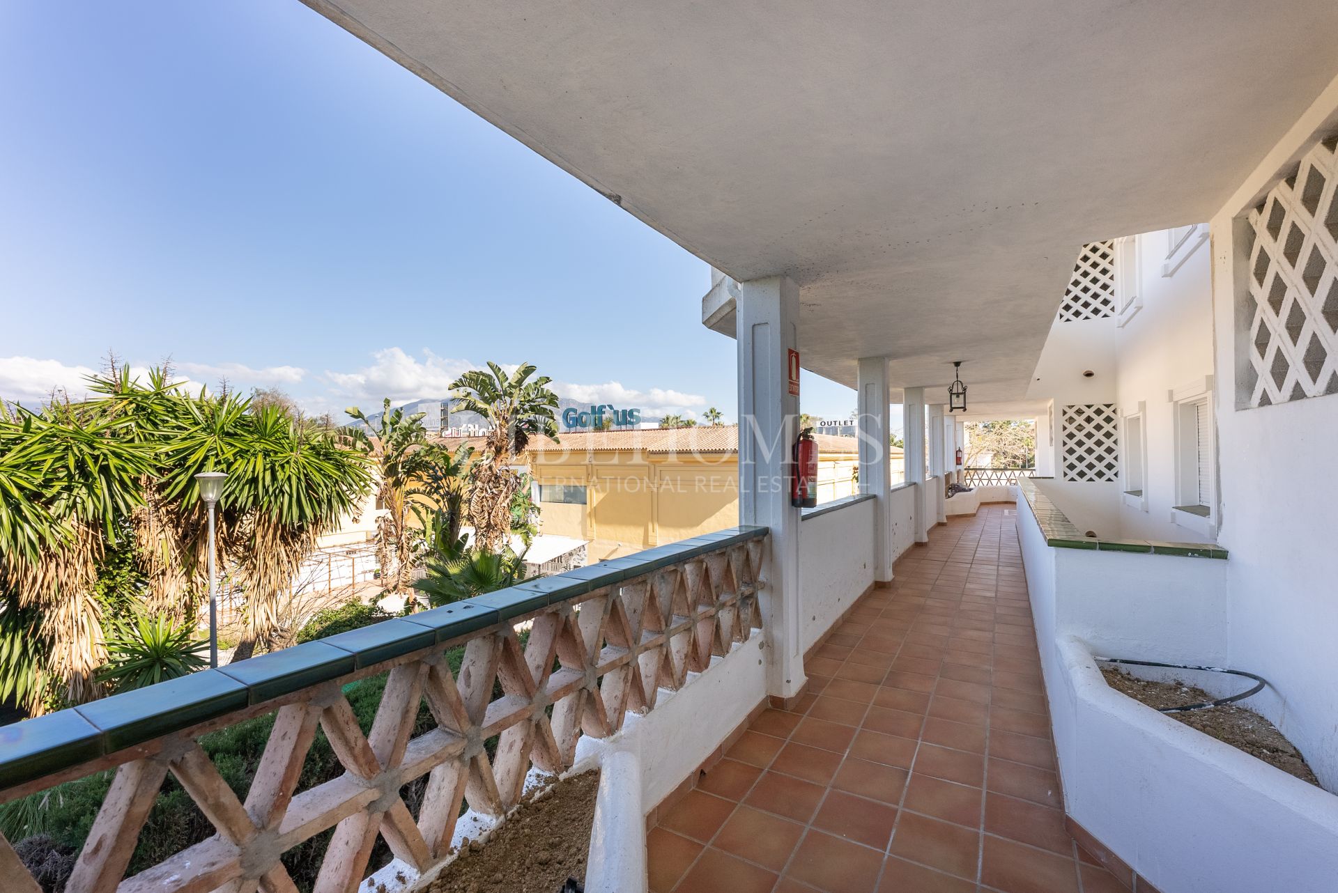 Sea side, south-oriented apartment, steps from the beach, Puerto Banus
