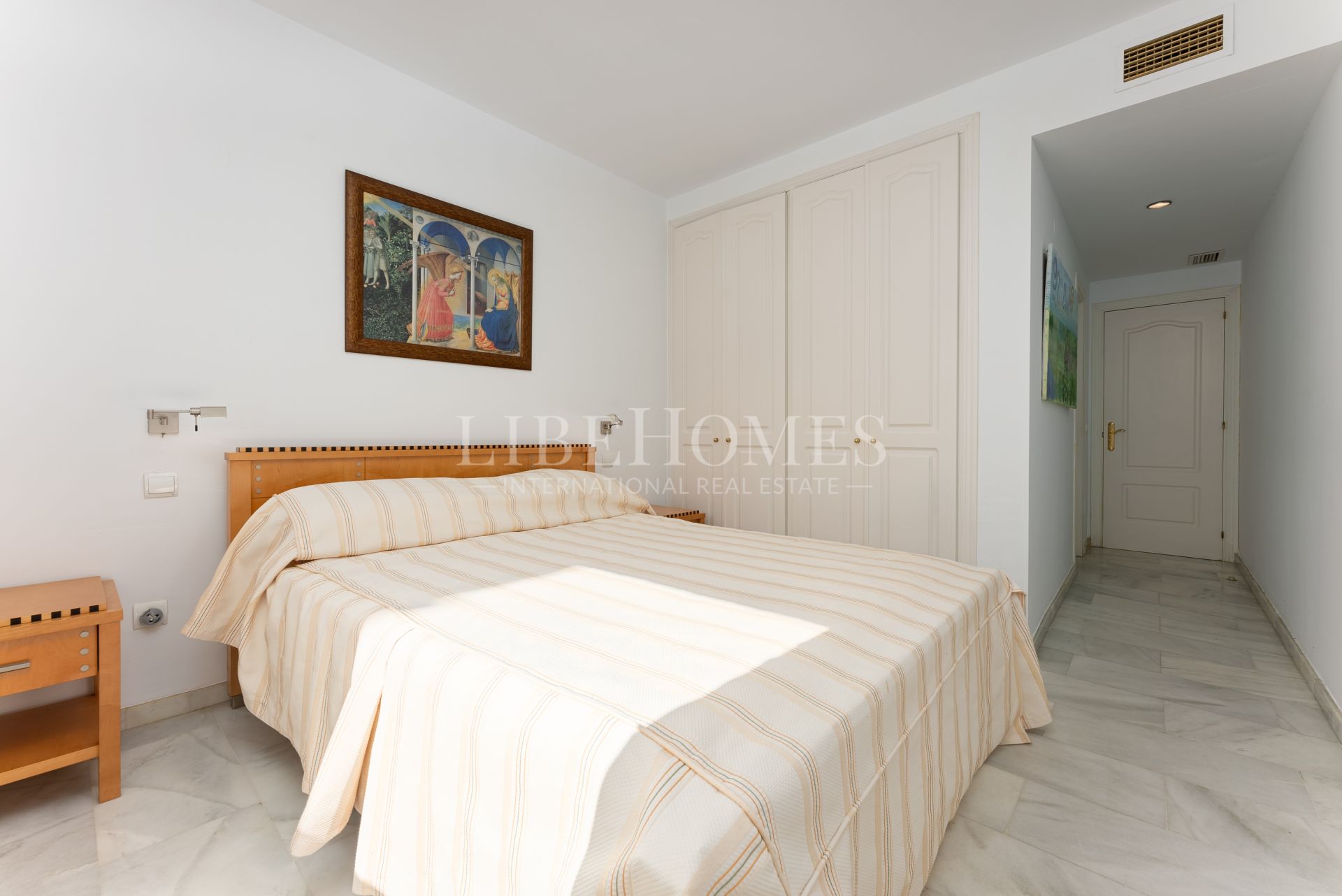 Sea side, south-oriented apartment, steps from the beach, Puerto Banus