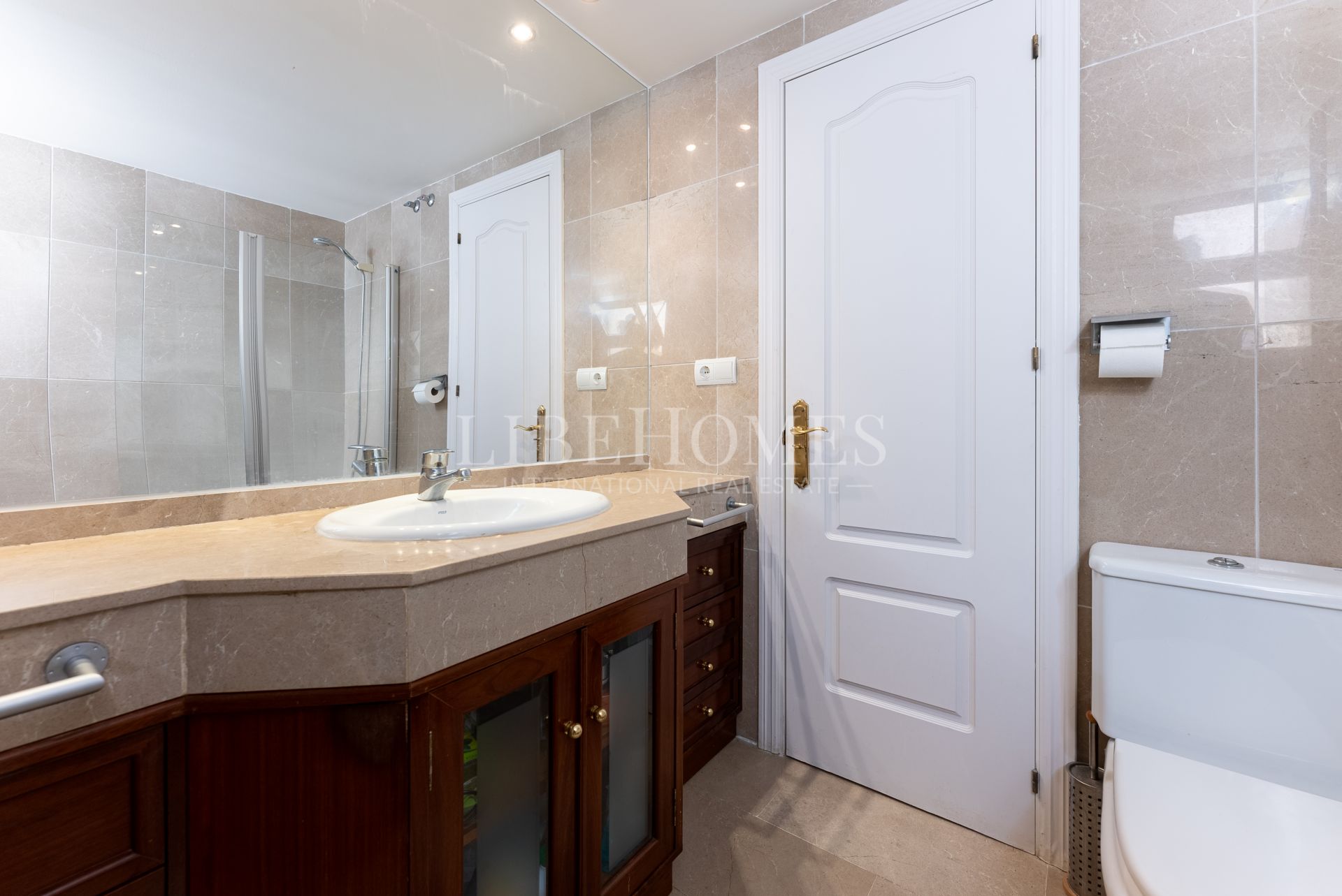 Sea side, south-oriented apartment, steps from the beach, Puerto Banus