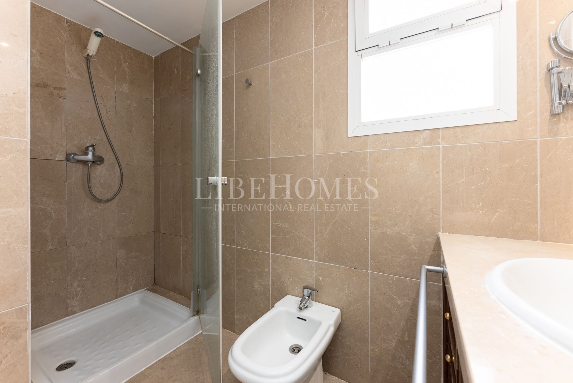 Sea side, south-oriented apartment, steps from the beach, Puerto Banus