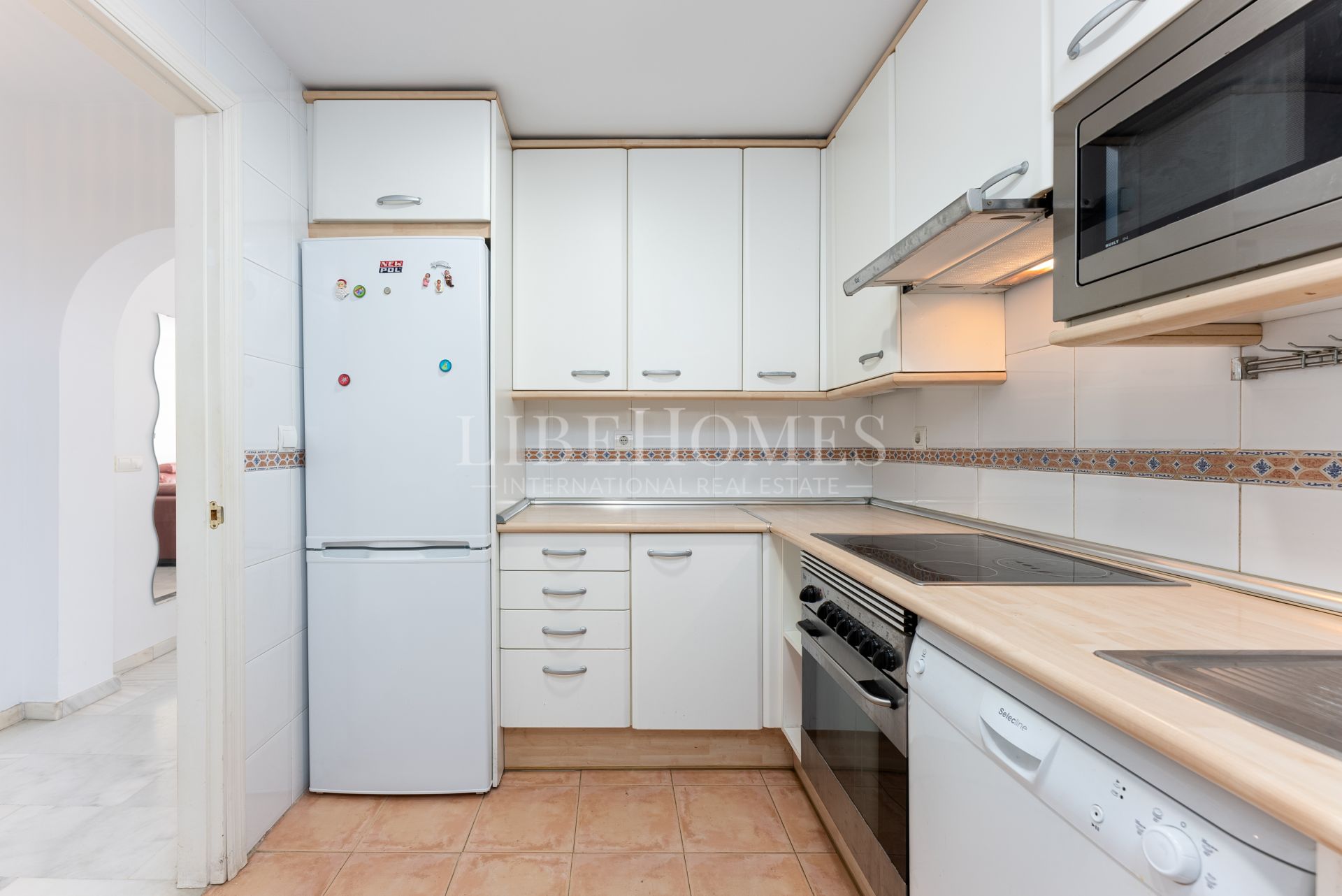 Sea side, south-oriented apartment, steps from the beach, Puerto Banus