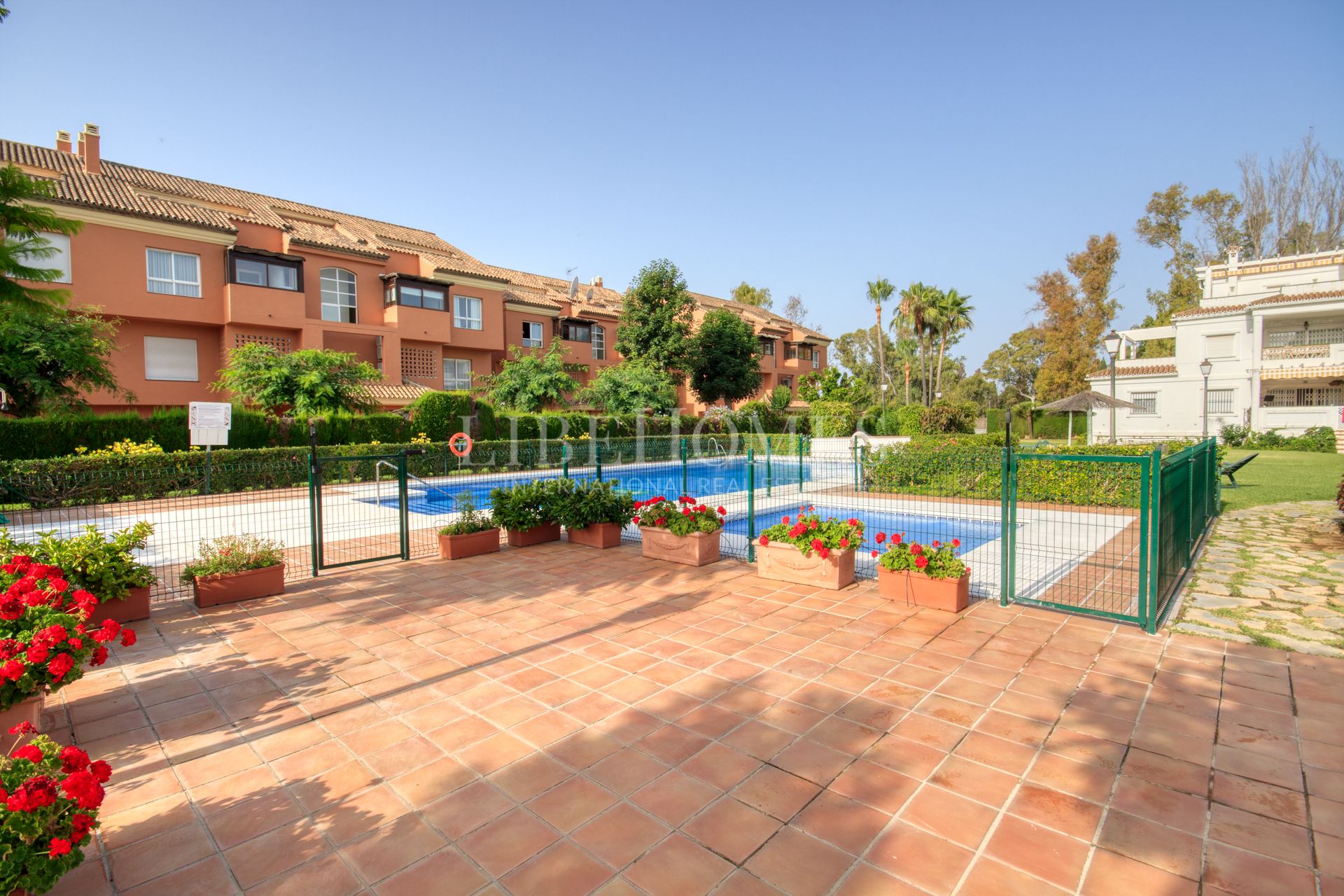 Sea side, south-oriented apartment, steps from the beach, Puerto Banus