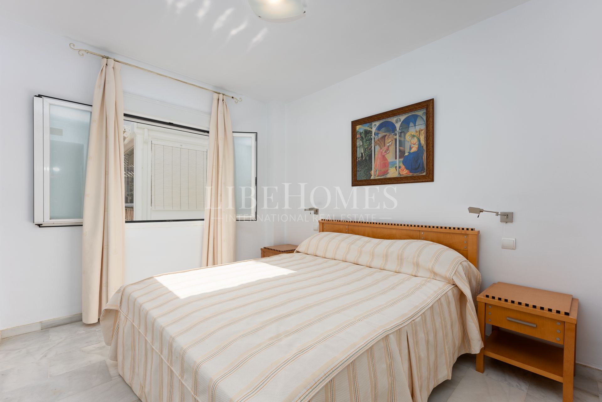 Sea side, south-oriented apartment, steps from the beach, Puerto Banus