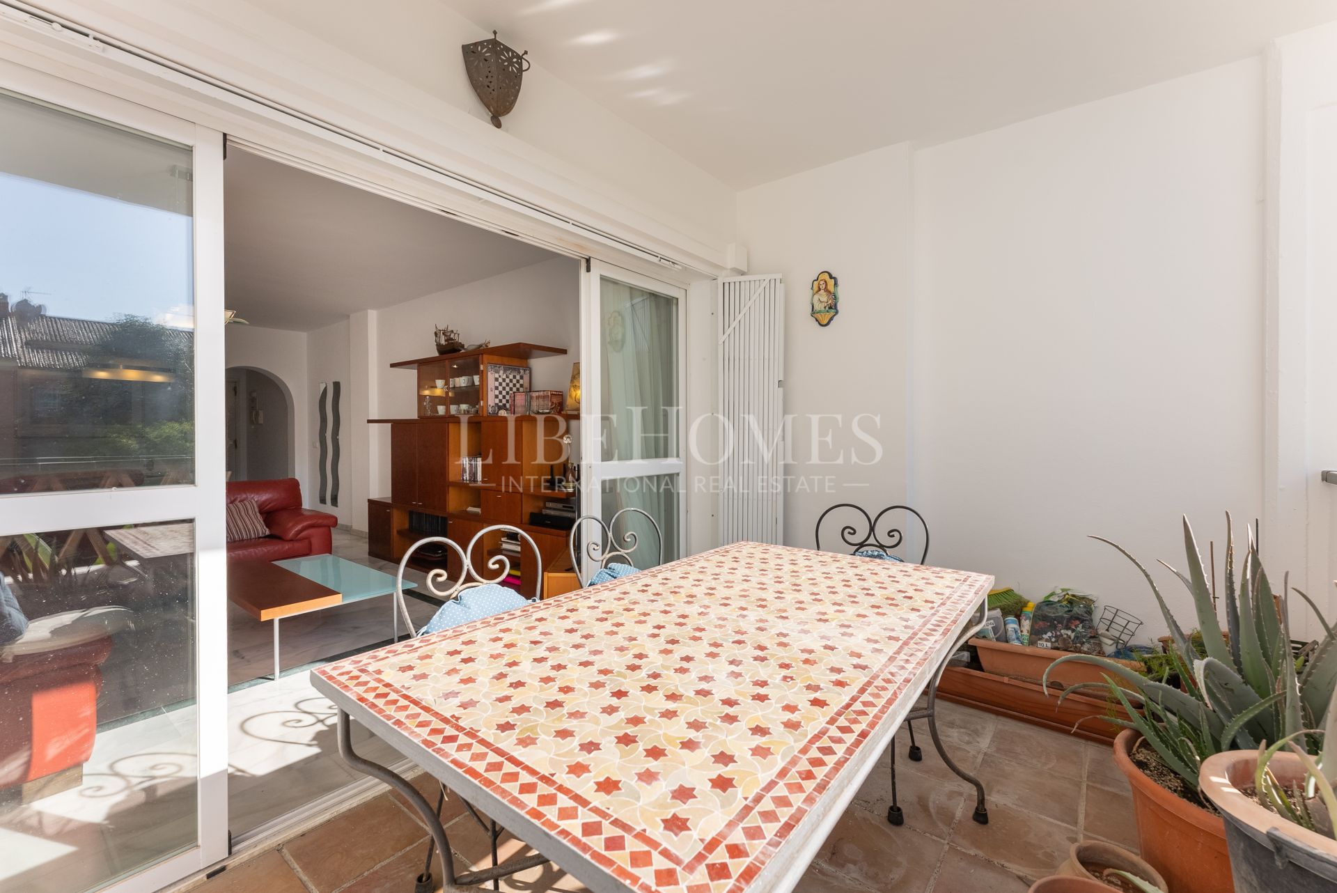 Sea side, south-oriented apartment, steps from the beach, Puerto Banus