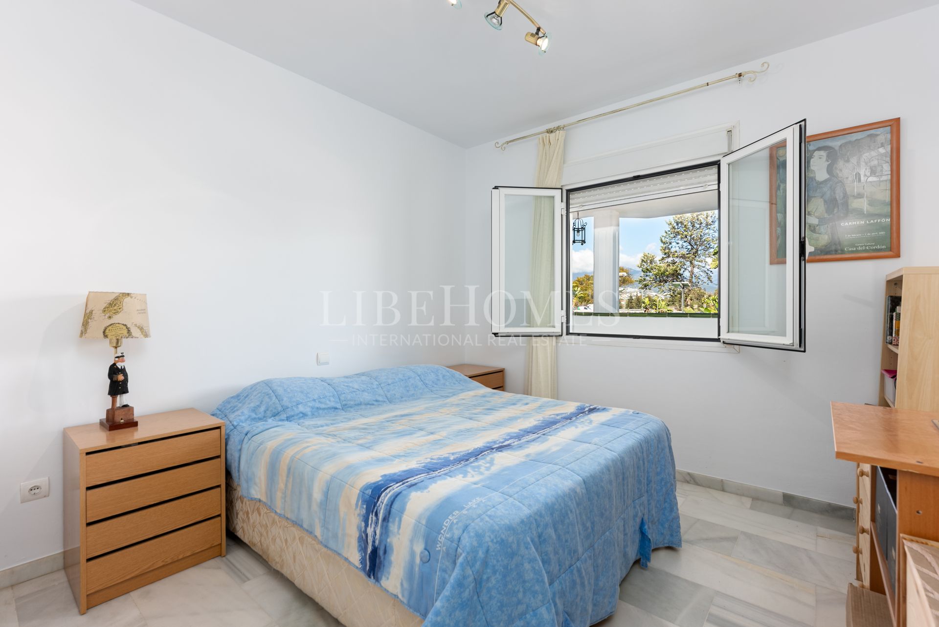 Sea side, south-oriented apartment, steps from the beach, Puerto Banus