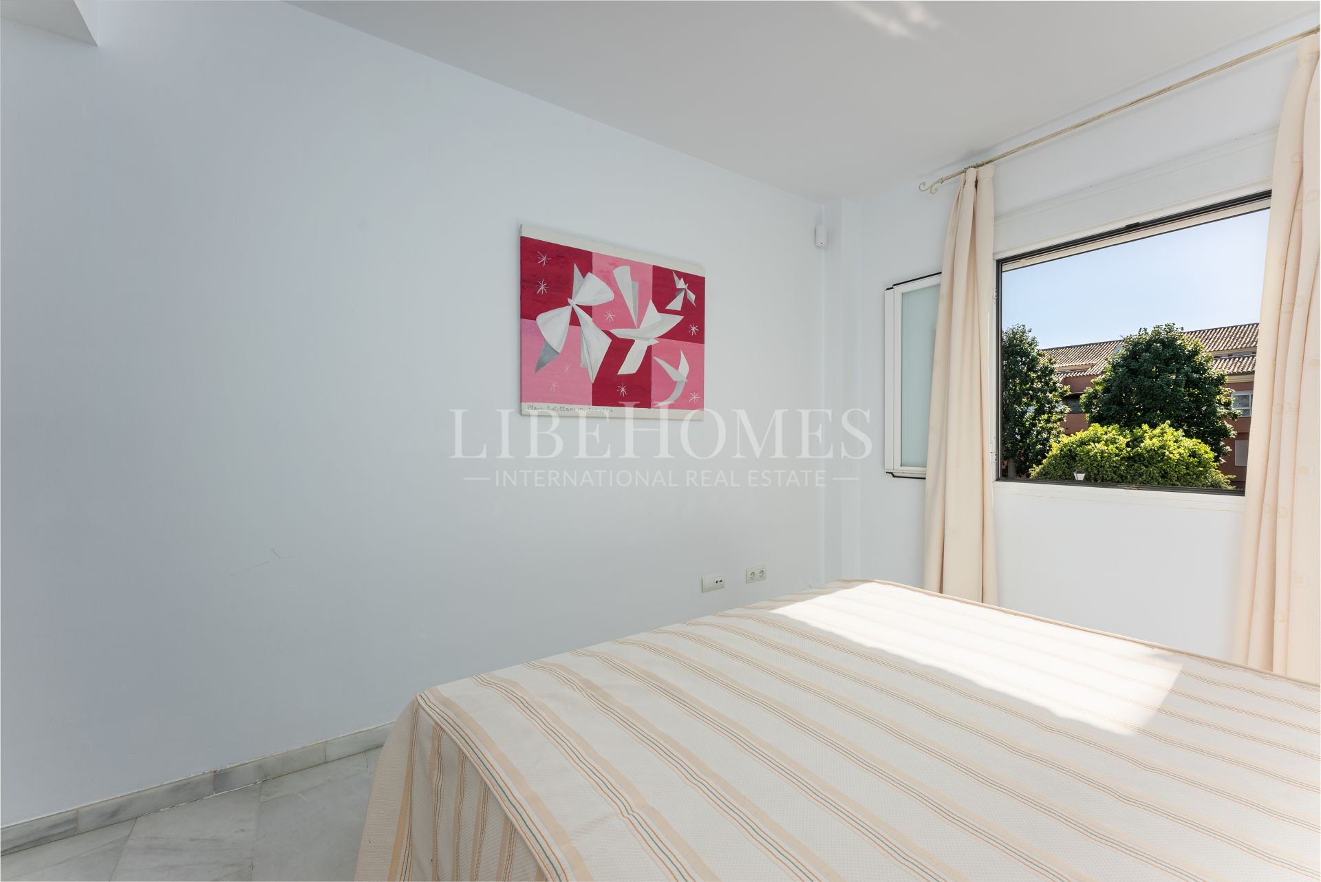 Sea side, south-oriented apartment, steps from the beach, Puerto Banus