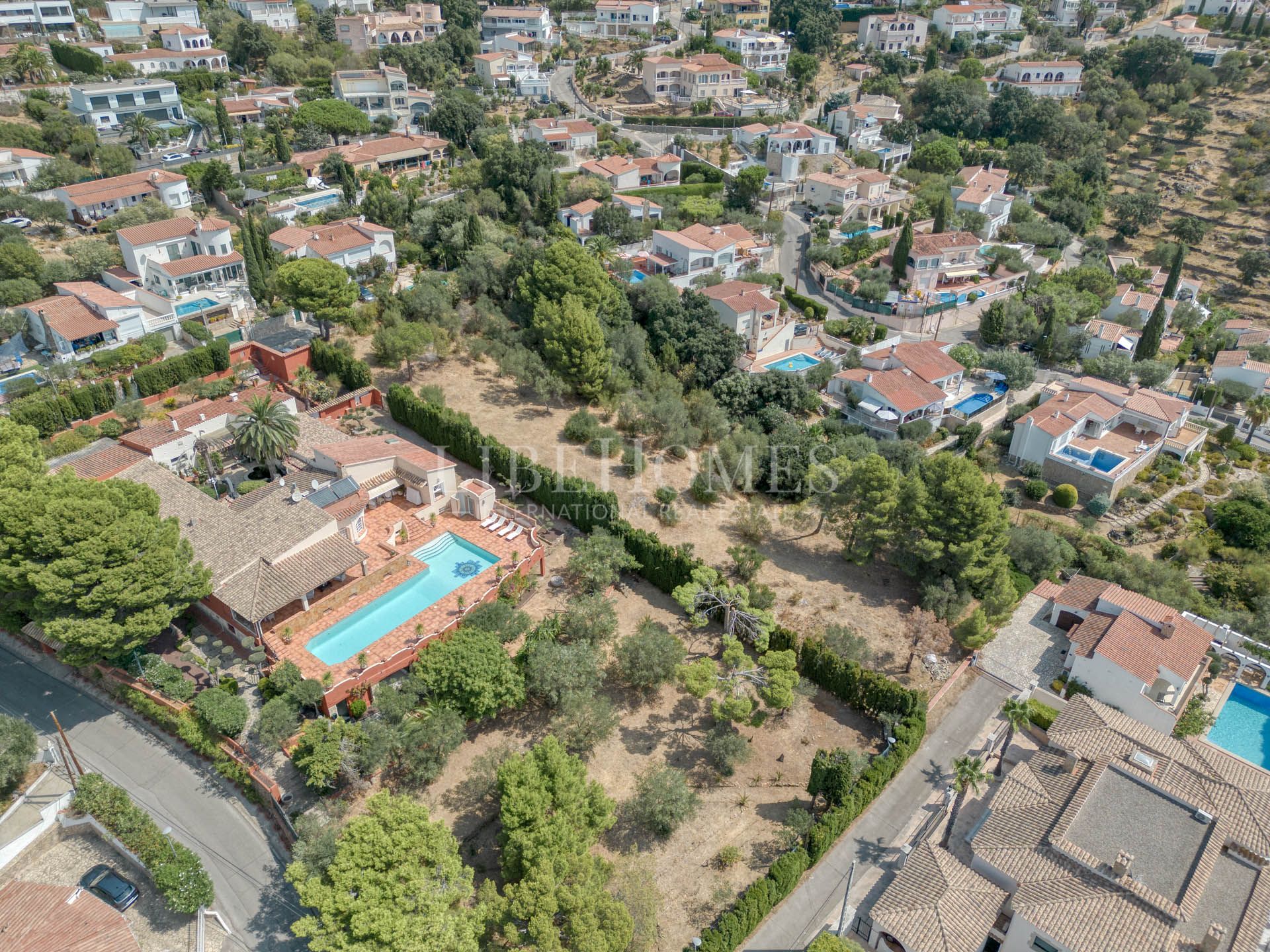 Plot with beautiful sea views, urban land, very close to Roses
