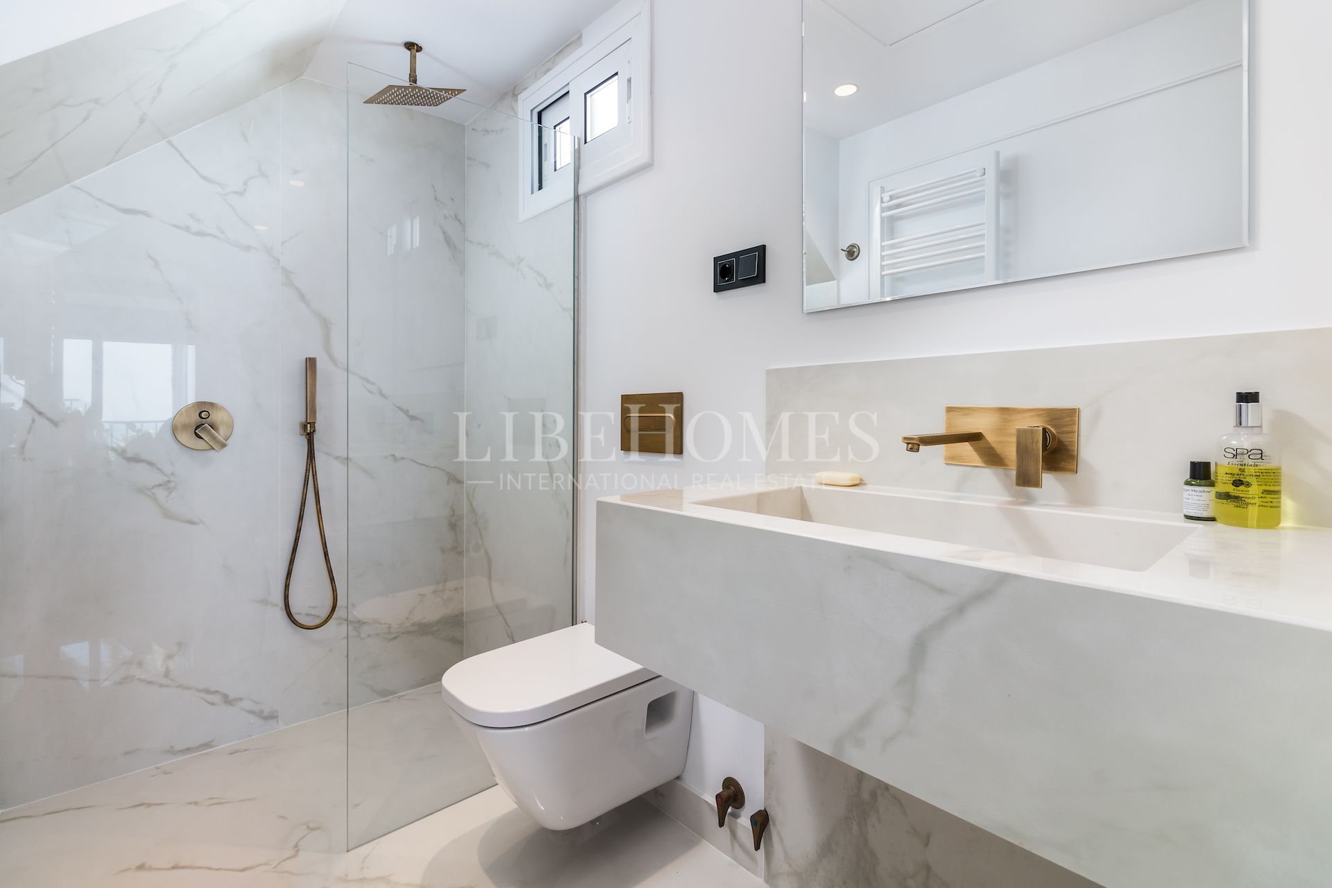 Beachfront townhouse in a luxury complex, Marbella Golden Mile
