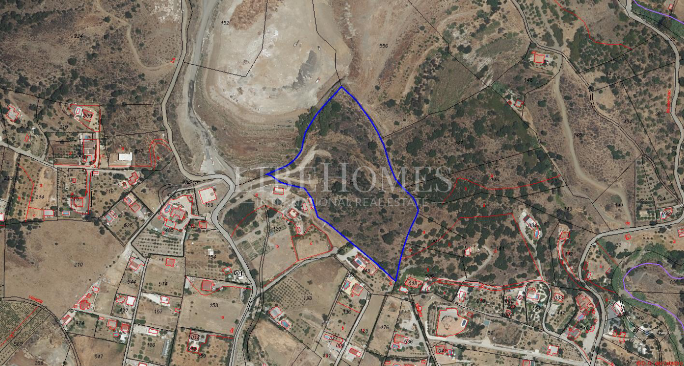 Terreno edificable muy cerca de Estepona, con increíbles vistas al mar