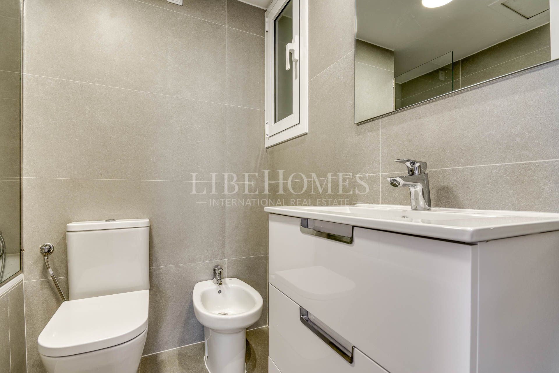 Apartment in Barcelona center, panoramic views of city and the sea