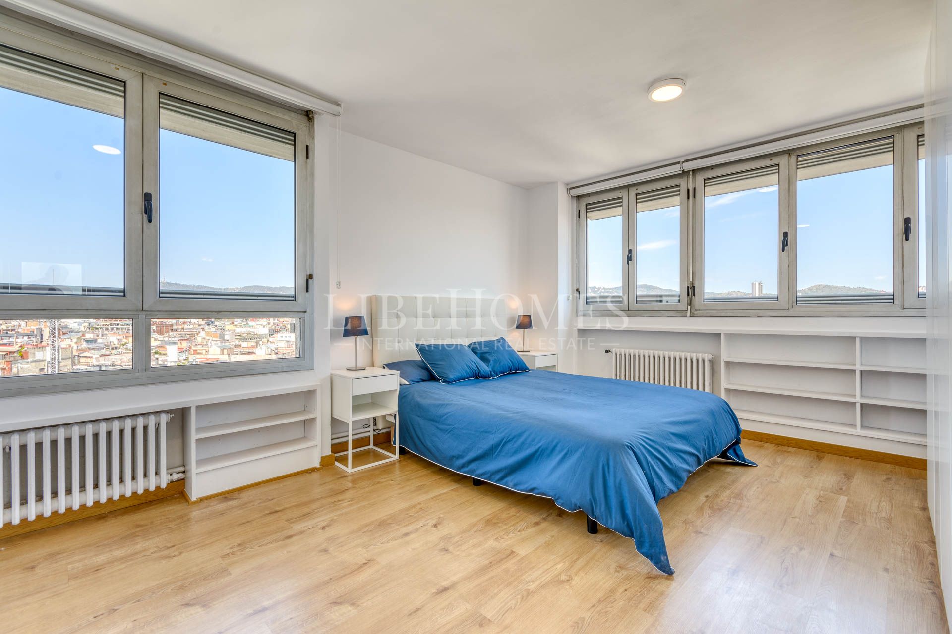 Apartment in Barcelona center, panoramic views of city and the sea