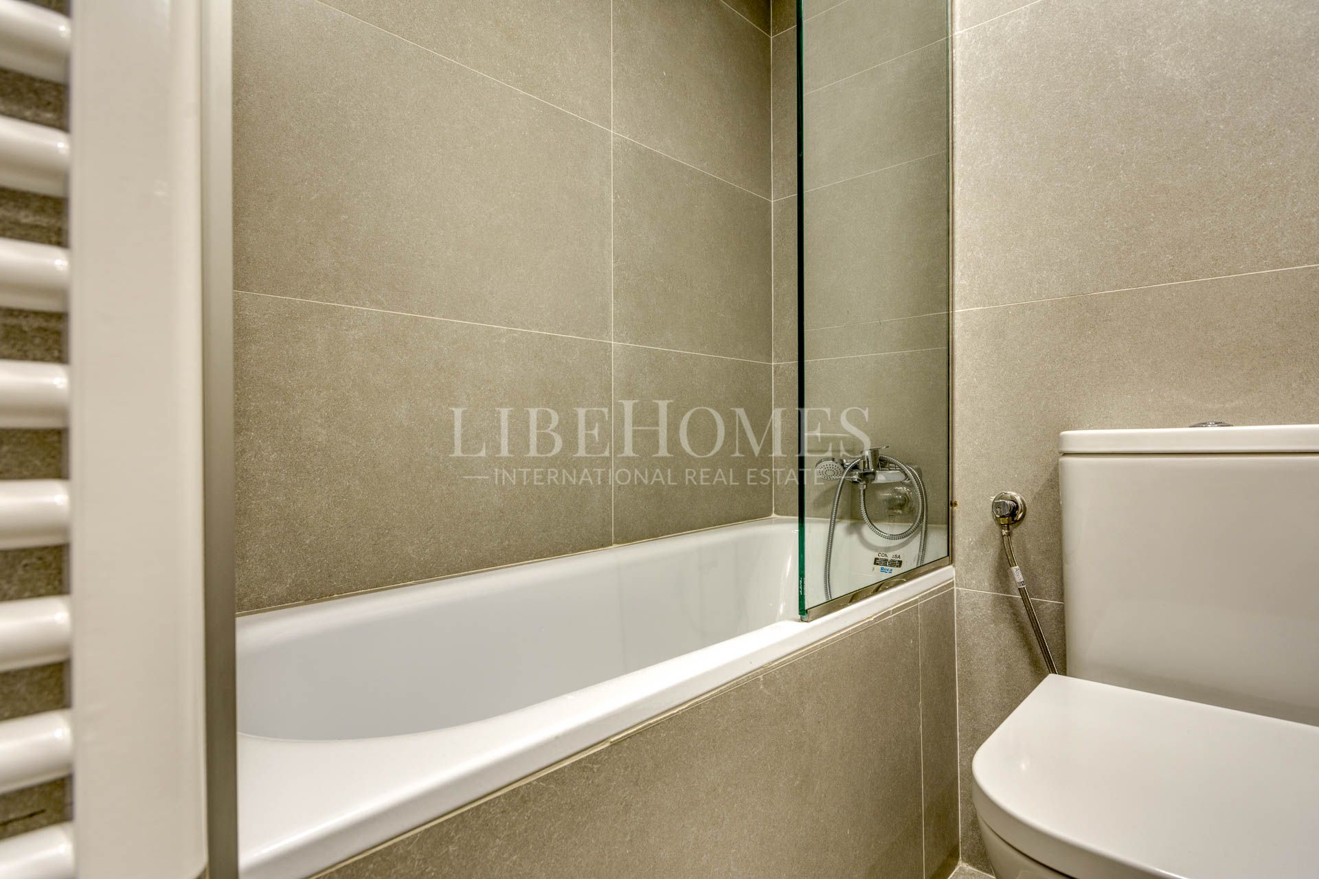 Apartment in Barcelona center, panoramic views of city and the sea