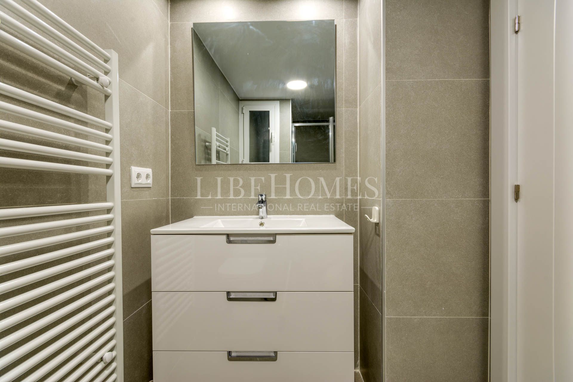 Apartment in Barcelona center, panoramic views of city and the sea