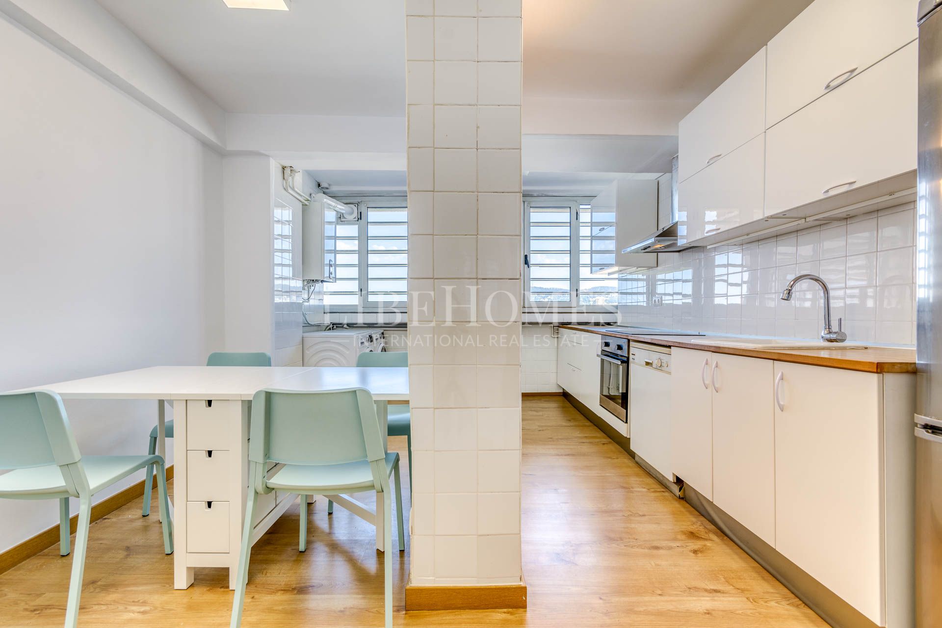 Apartment in Barcelona center, panoramic views of city and the sea