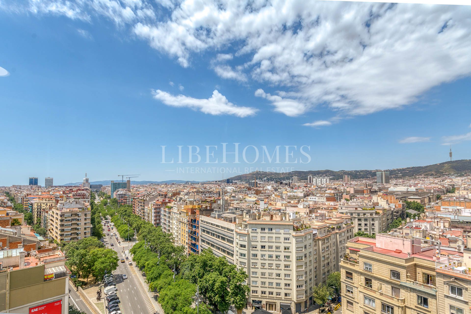 Apartment in Barcelona center, panoramic views of city and the sea