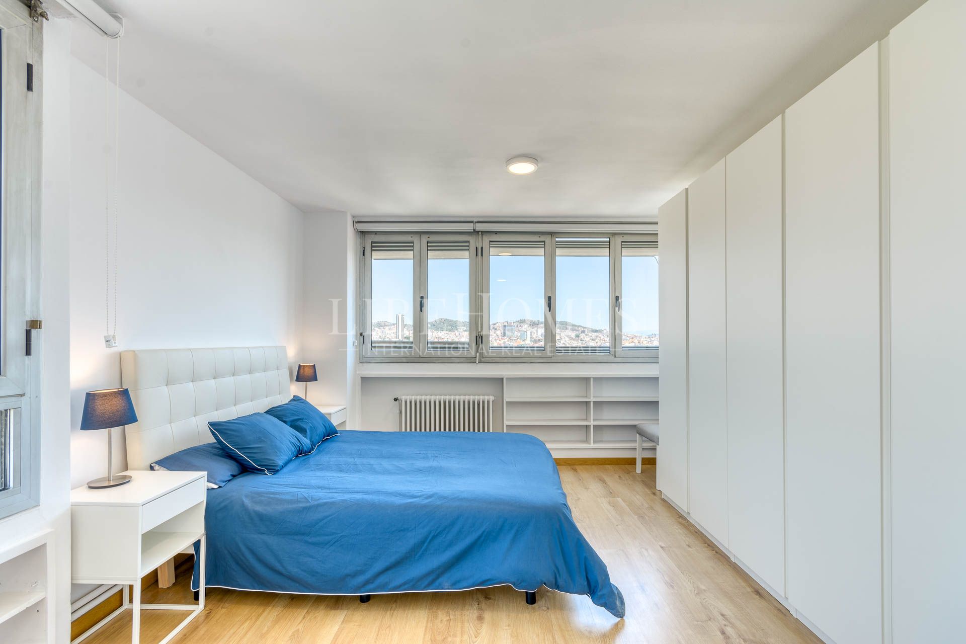 Apartment in Barcelona center, panoramic views of city and the sea