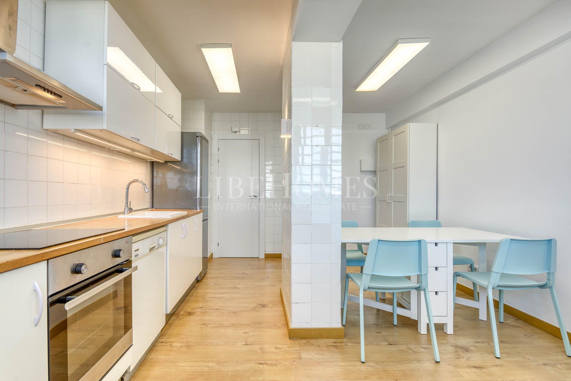 Apartment in Barcelona center, panoramic views of city and the sea
