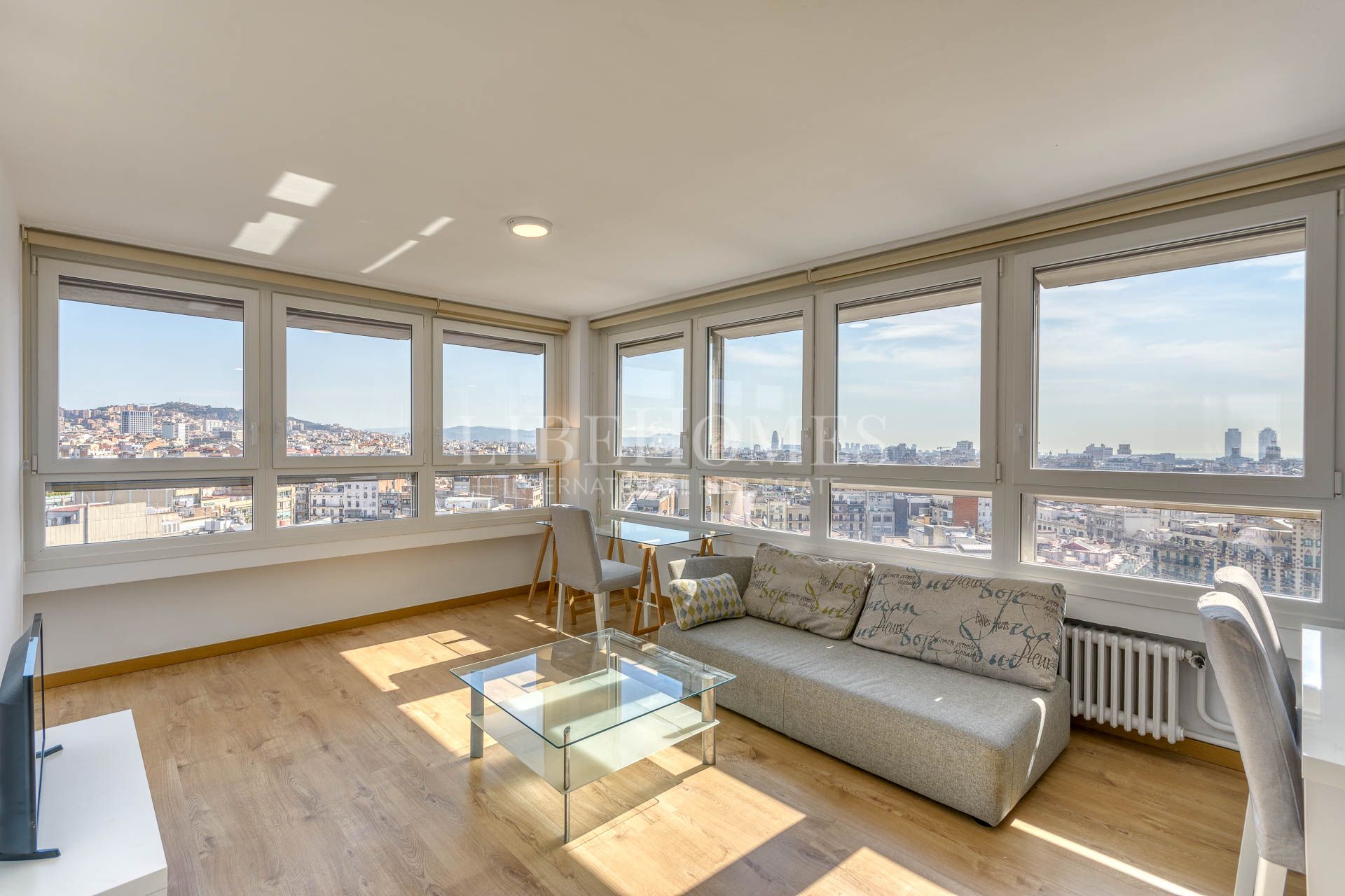 Apartment in Barcelona center, panoramic views of city and the sea