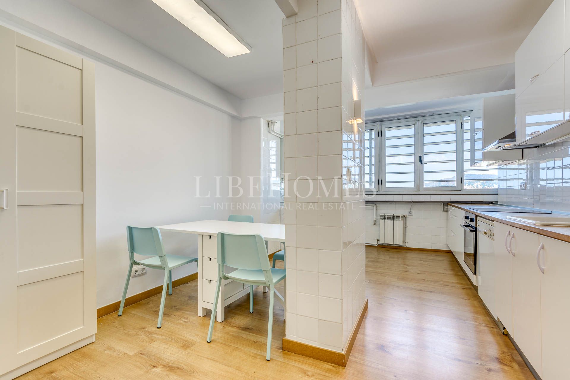 Apartment in Barcelona center, panoramic views of city and the sea