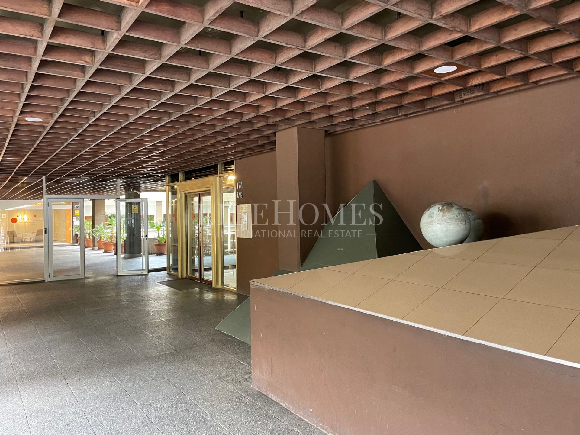 Apartment in Barcelona center, panoramic views of city and the sea
