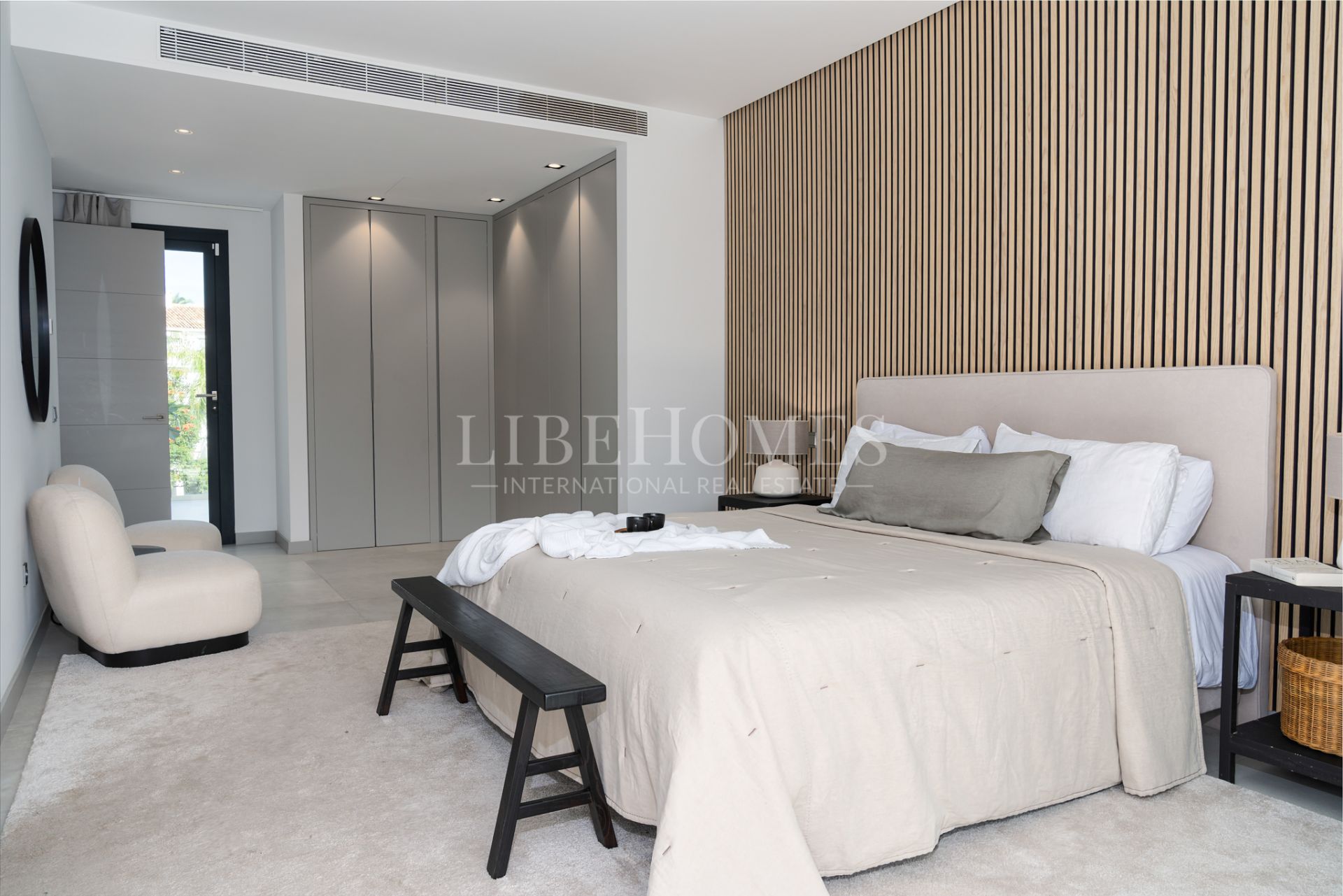 Villa moderna a un paseo de la zona de ocio de Puerto Banús, Marbella