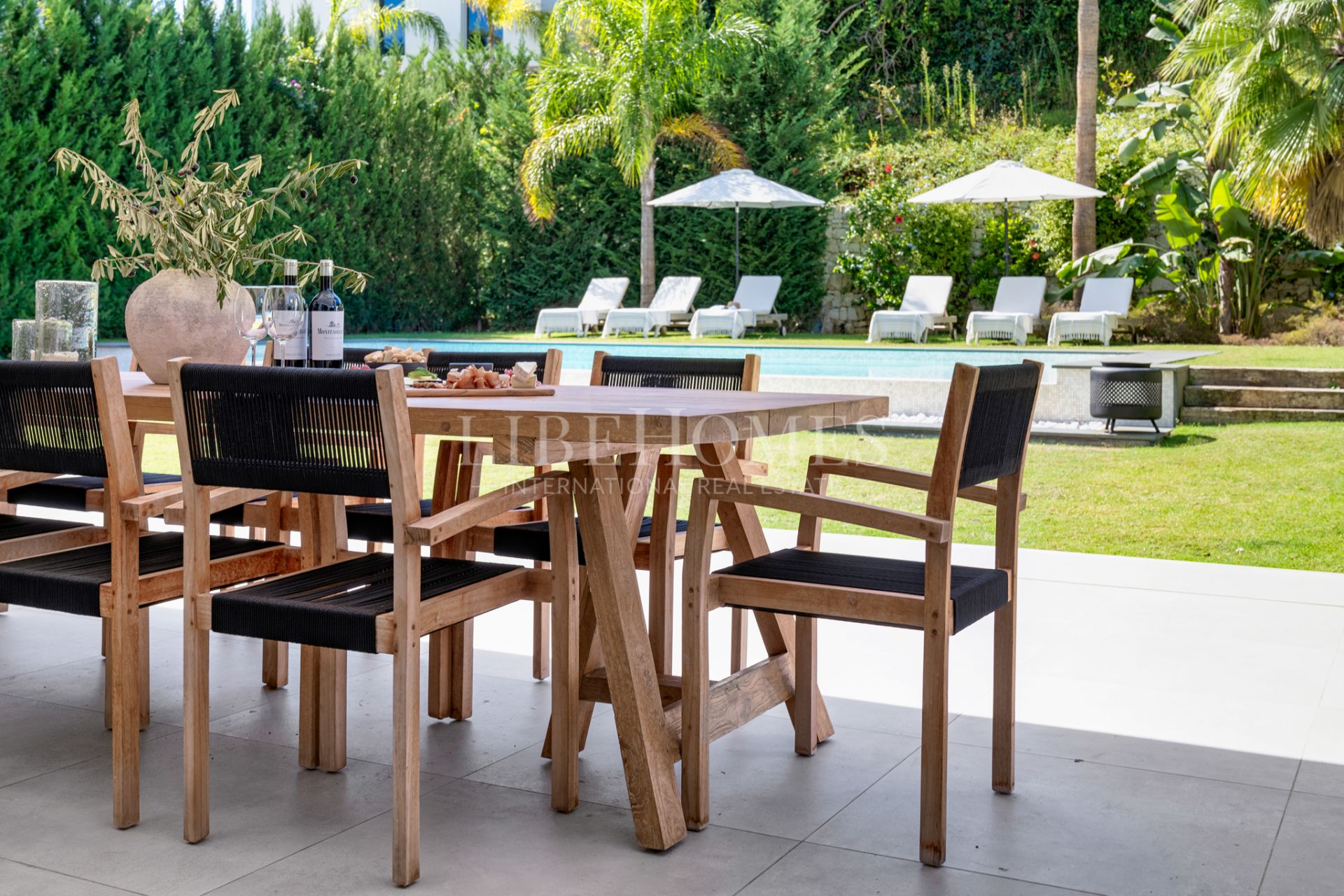 Villa moderna a un paseo de la zona de ocio de Puerto Banús, Marbella