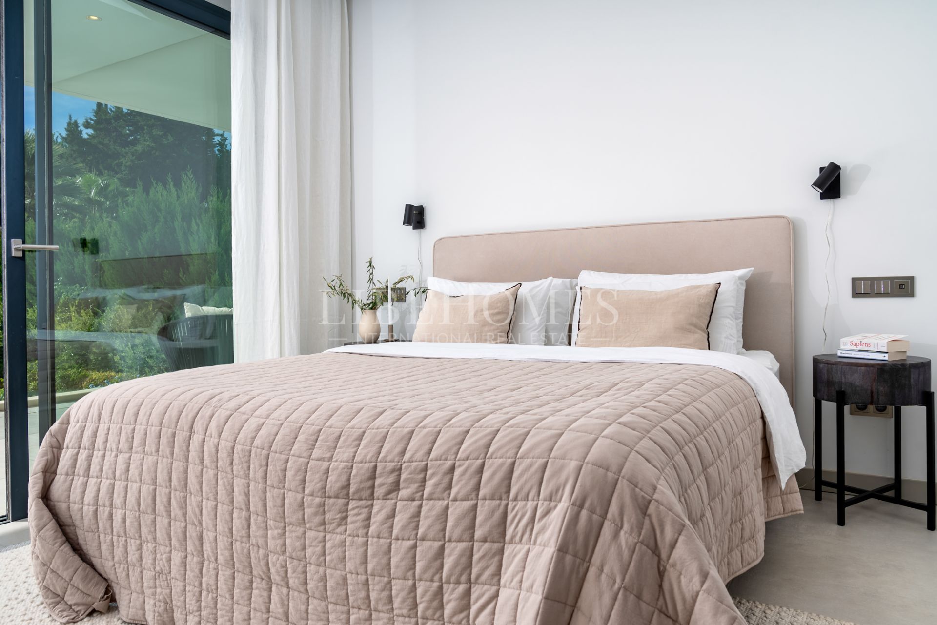 Villa moderna a un paseo de la zona de ocio de Puerto Banús, Marbella