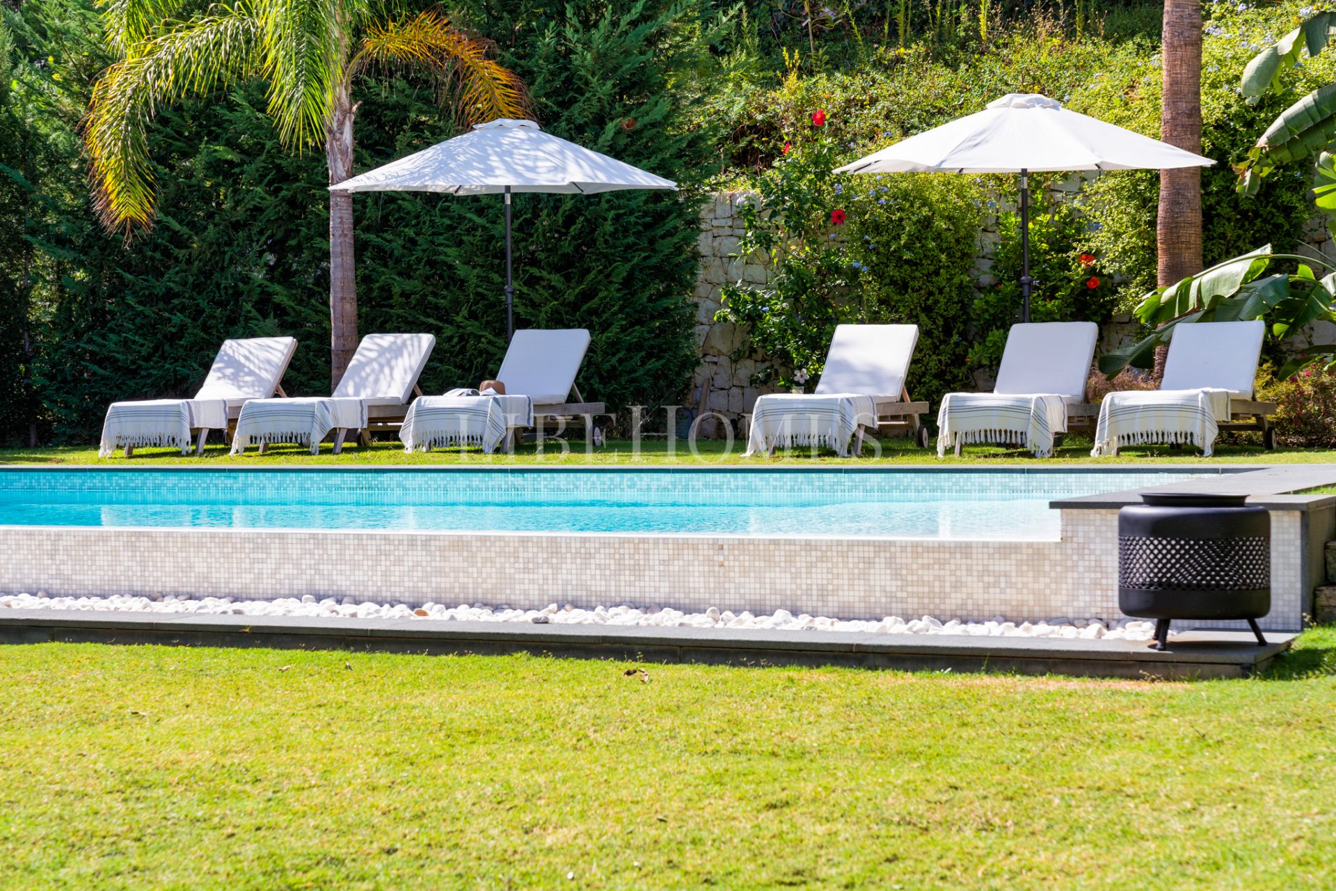 Villa moderna a un paseo de la zona de ocio de Puerto Banús, Marbella