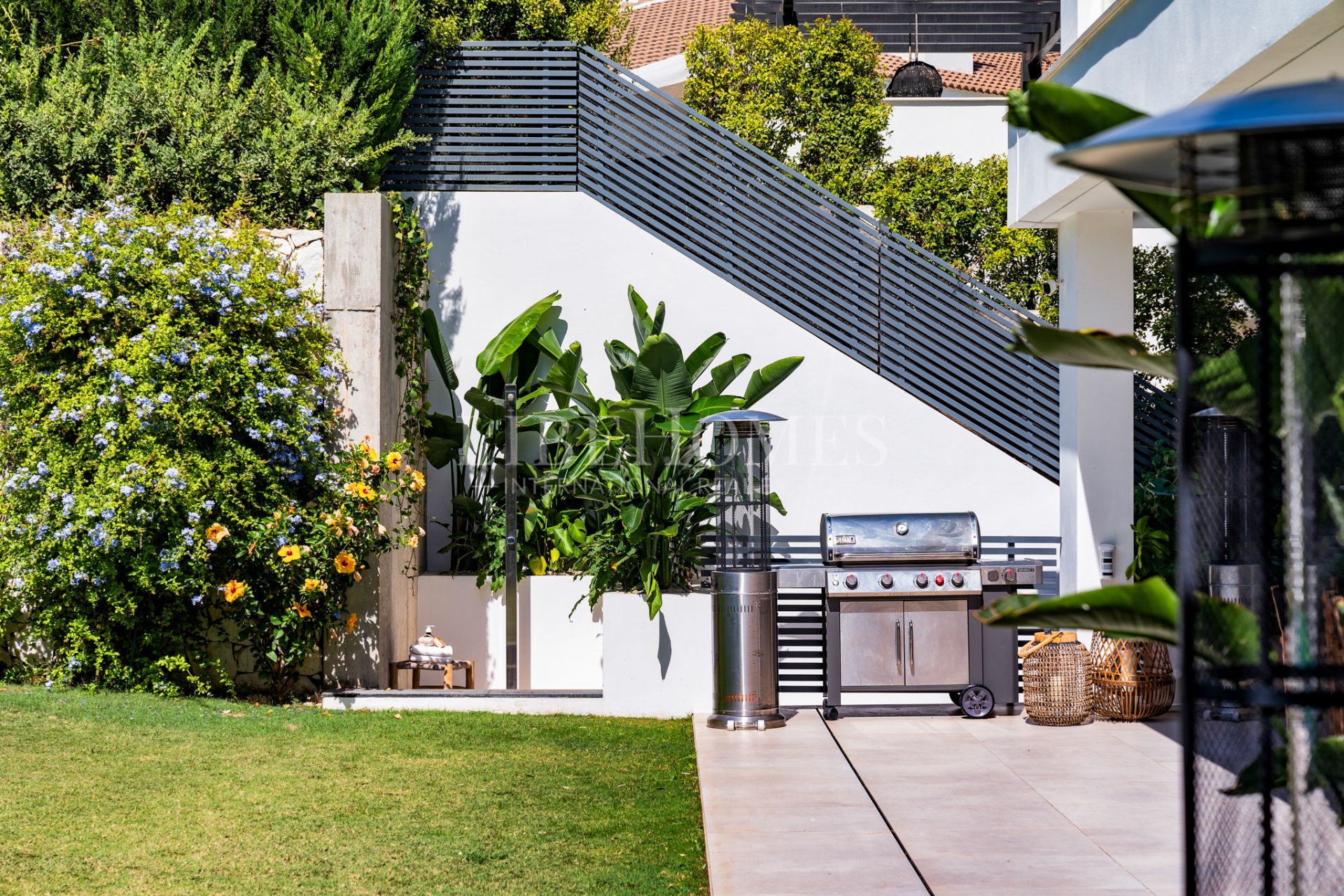 Villa moderna a un paseo de la zona de ocio de Puerto Banús, Marbella