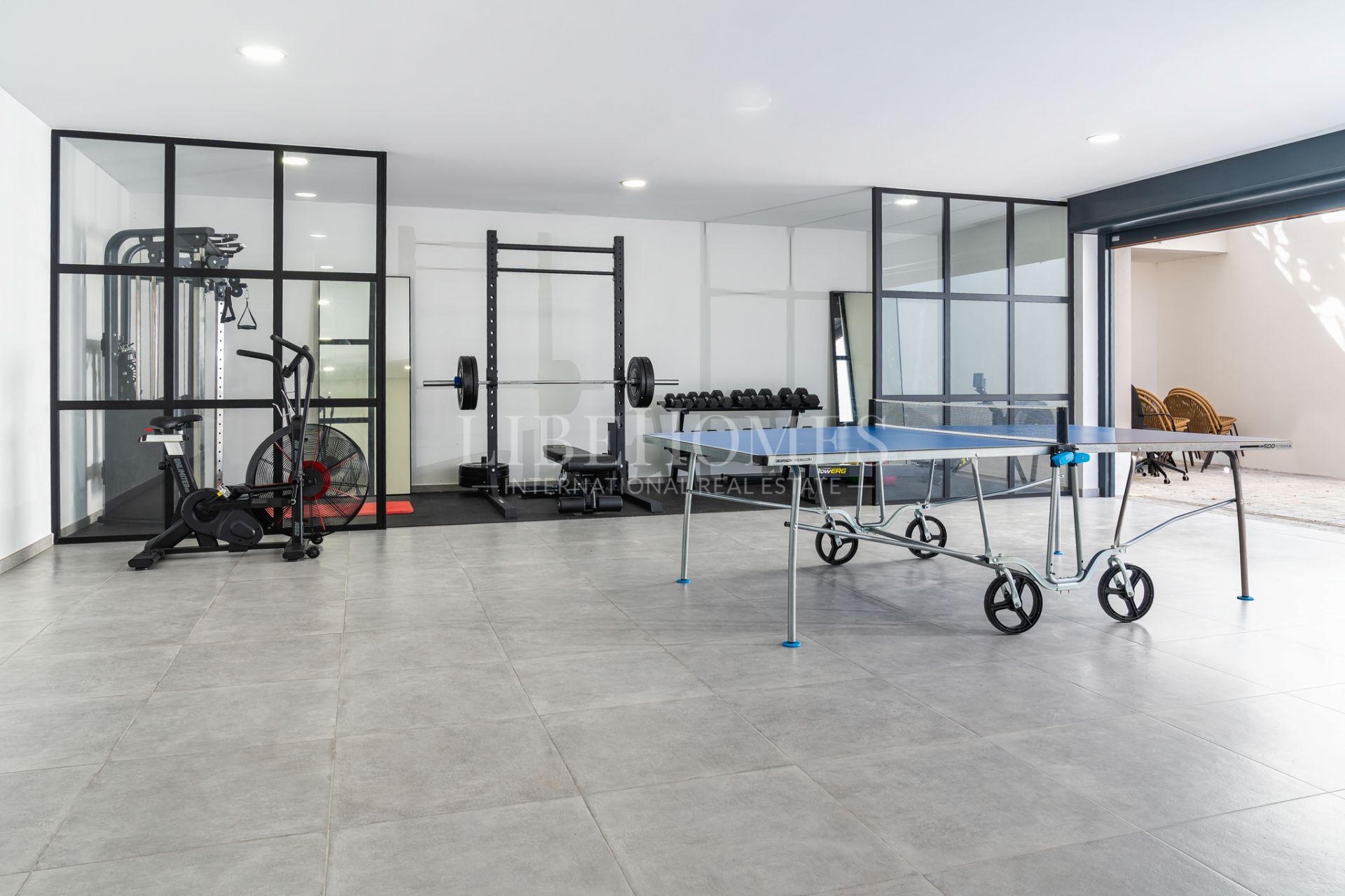 Villa moderna a un paseo de la zona de ocio de Puerto Banús, Marbella
