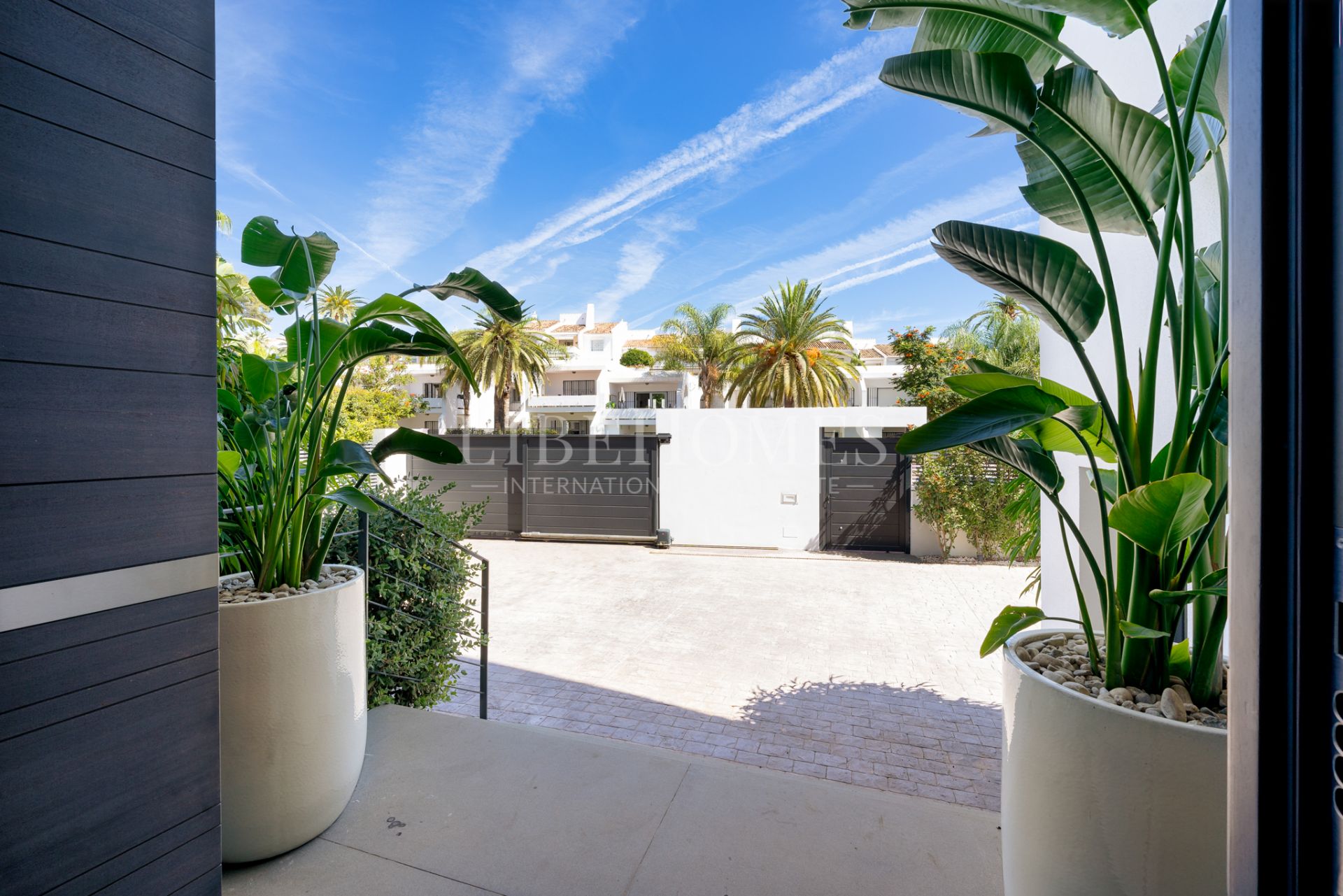 Villa moderna a un paseo de la zona de ocio de Puerto Banús, Marbella