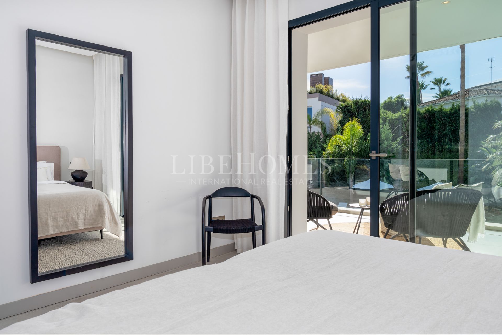 Villa moderna a un paseo de la zona de ocio de Puerto Banús, Marbella