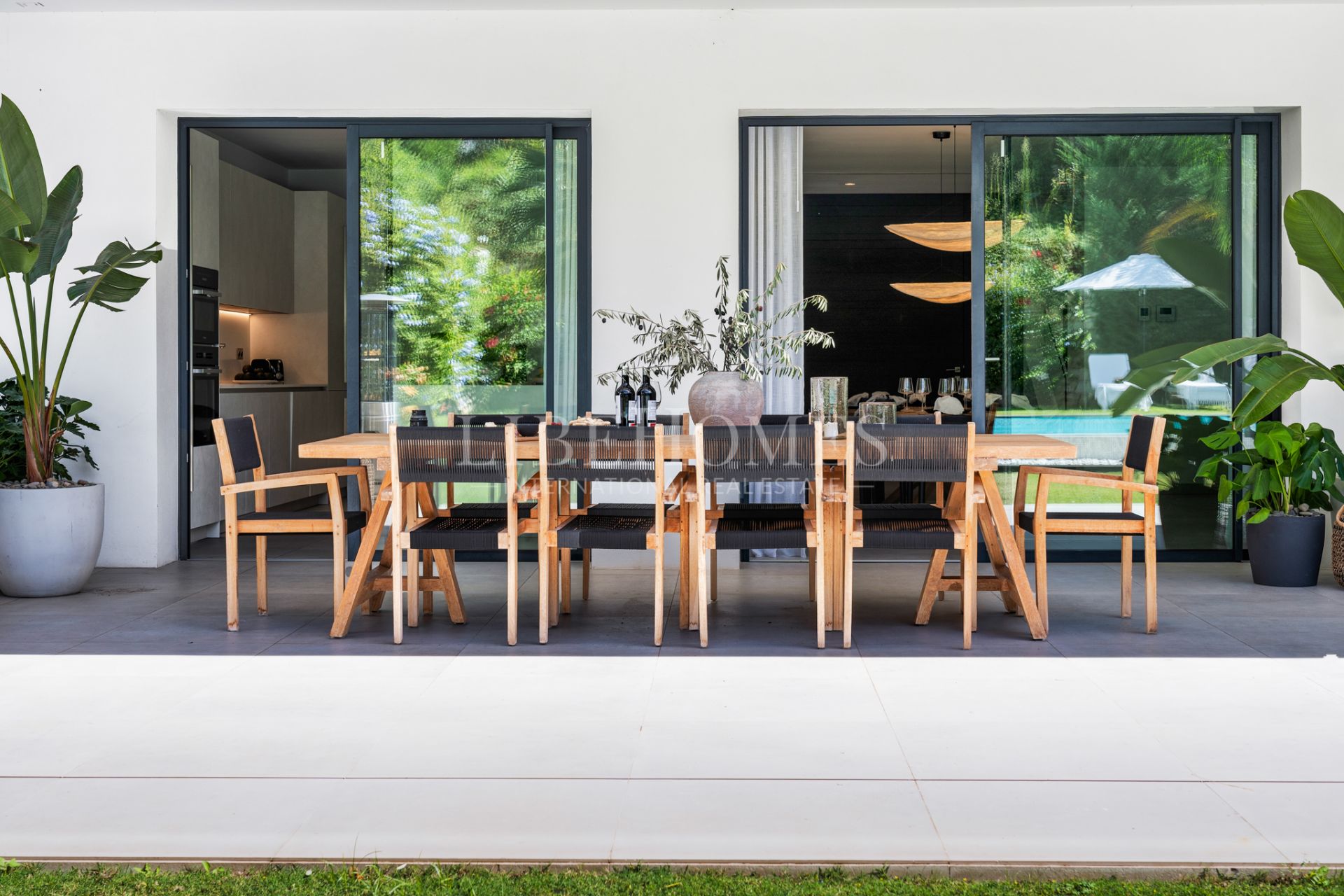 Villa moderna a un paseo de la zona de ocio de Puerto Banús, Marbella
