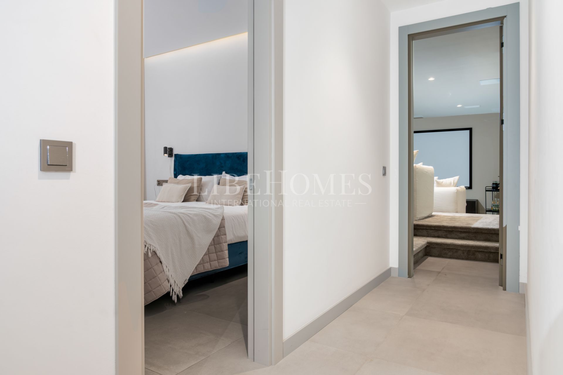 Villa moderna a un paseo de la zona de ocio de Puerto Banús, Marbella
