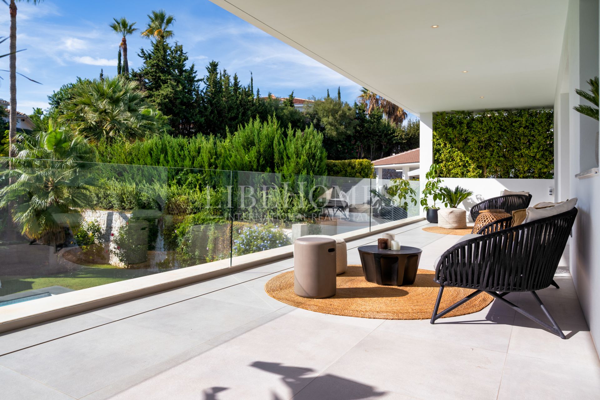 Villa moderna a un paseo de la zona de ocio de Puerto Banús, Marbella