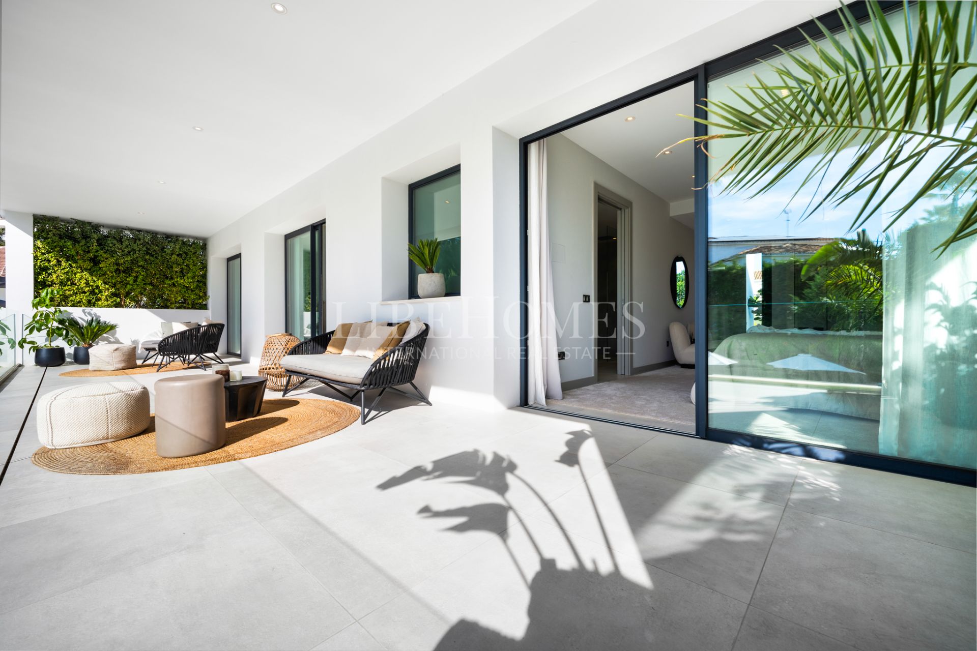 Villa moderna a un paseo de la zona de ocio de Puerto Banús, Marbella