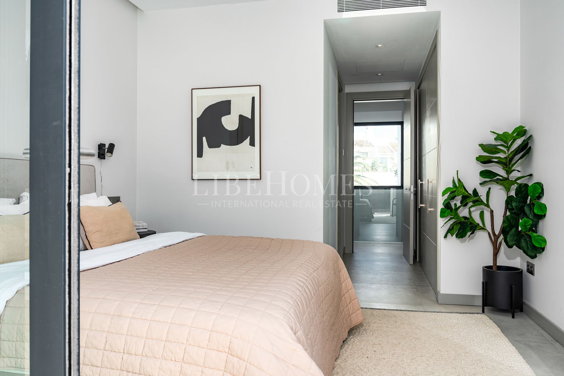 Villa moderna a un paseo de la zona de ocio de Puerto Banús, Marbella
